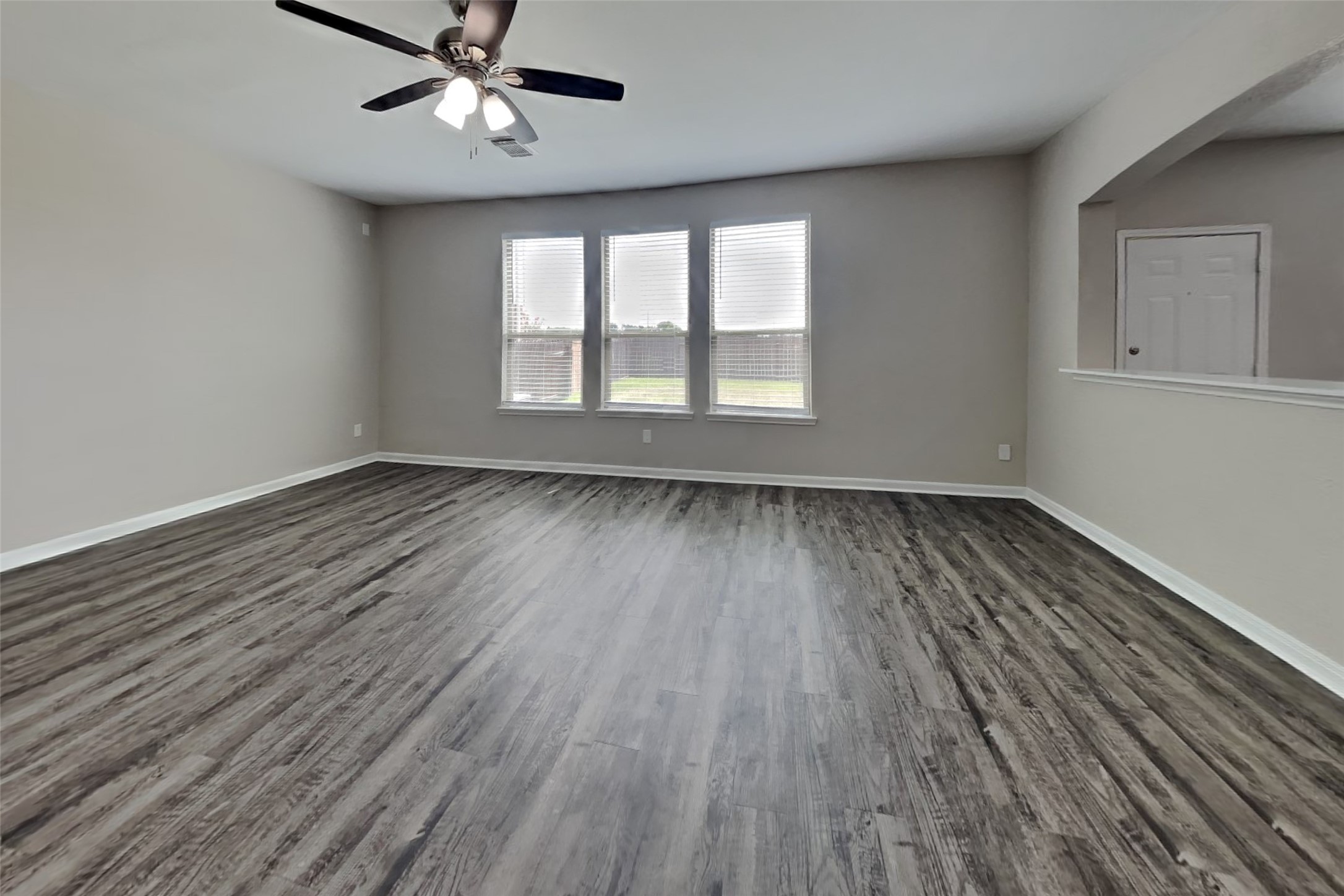 2902 Crestbrook Bend Lane Property Photo 2