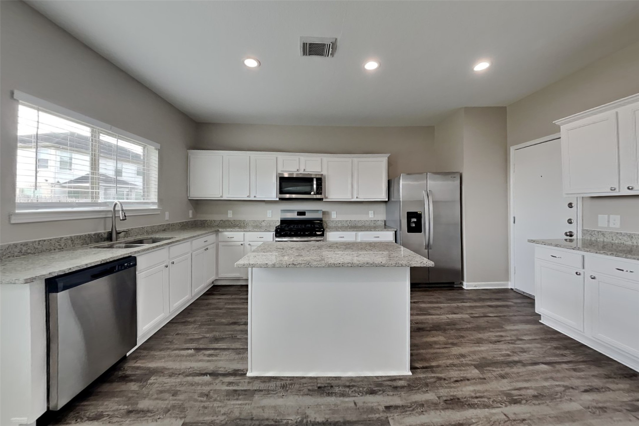 2902 Crestbrook Bend Lane Property Photo 4