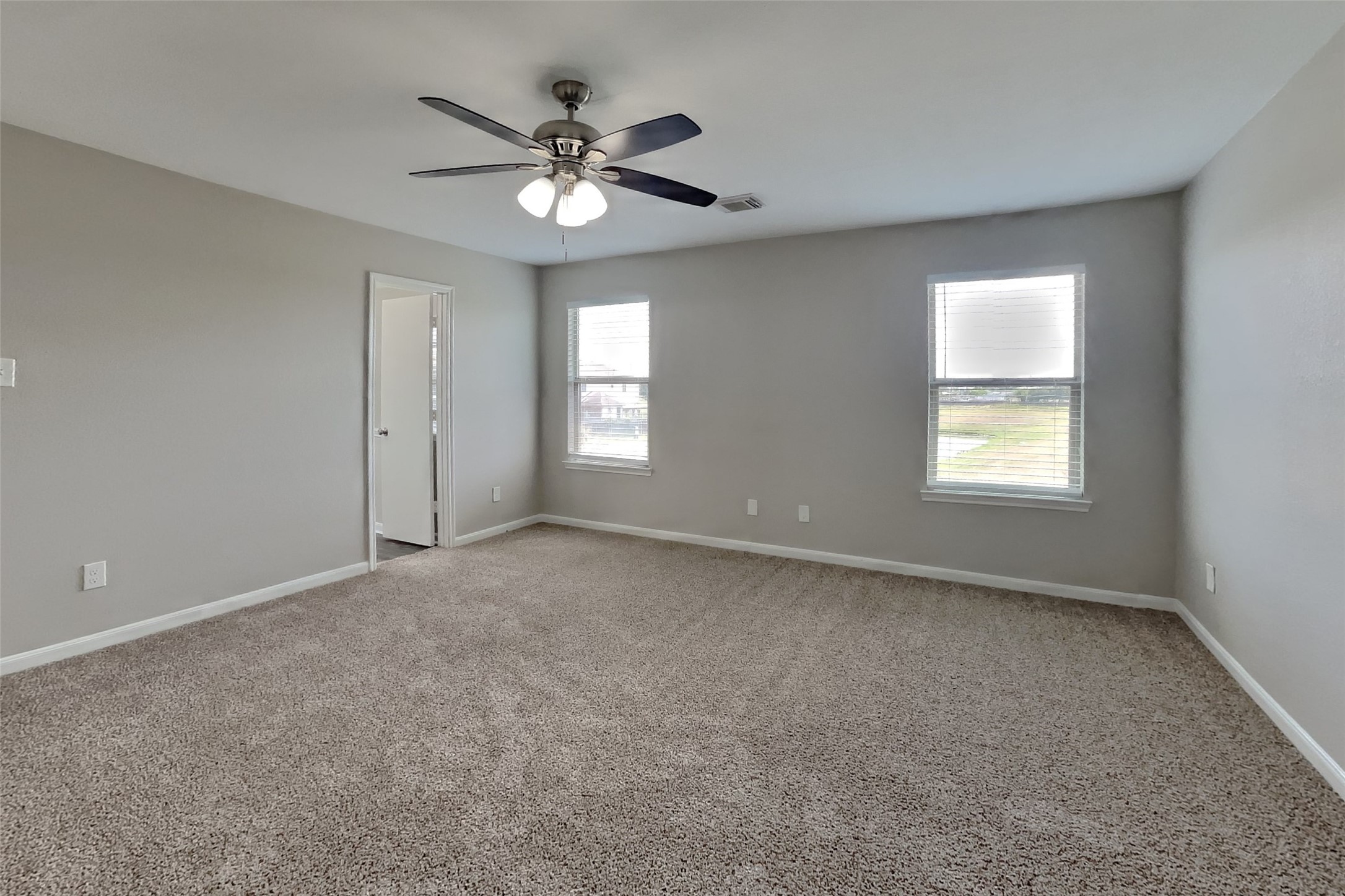 2902 Crestbrook Bend Lane Property Photo 9