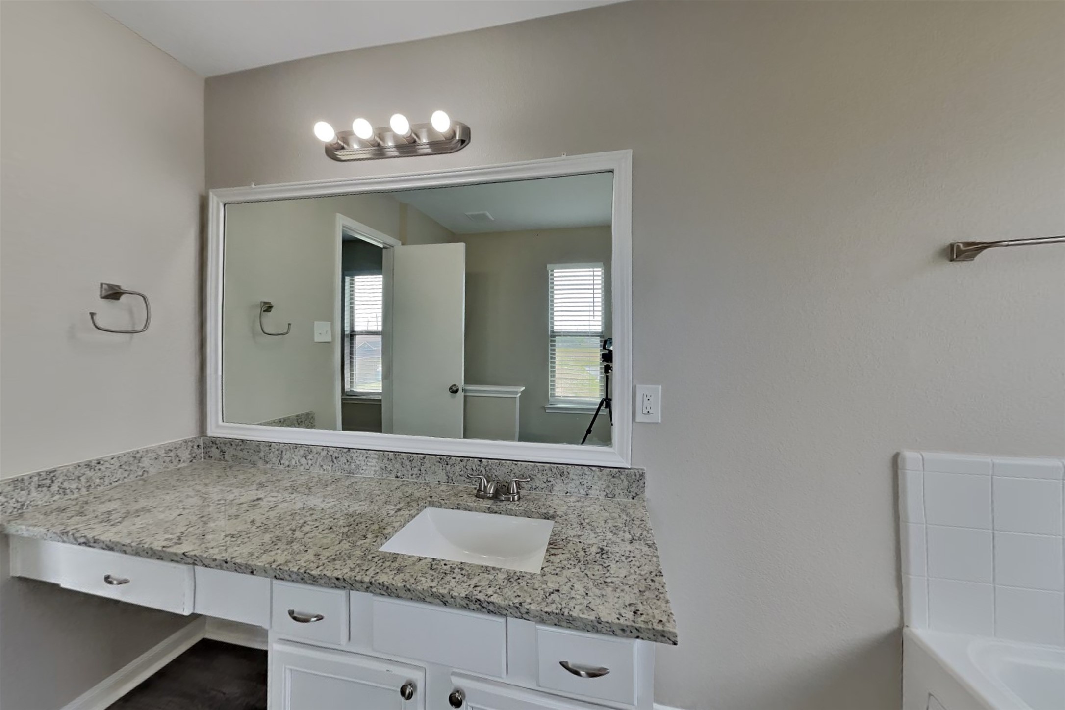 2902 Crestbrook Bend Lane Property Photo 11