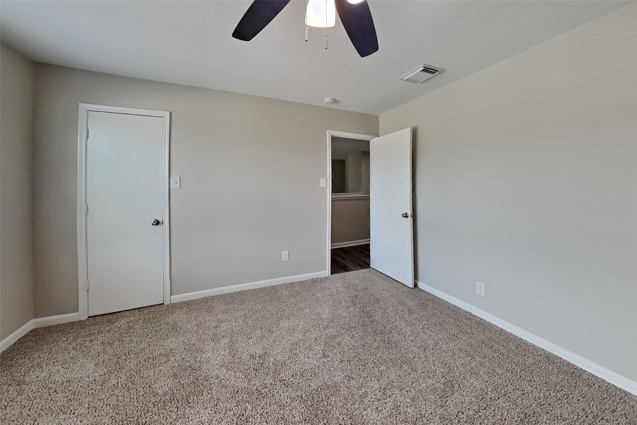 2902 Crestbrook Bend Lane Property Photo 13