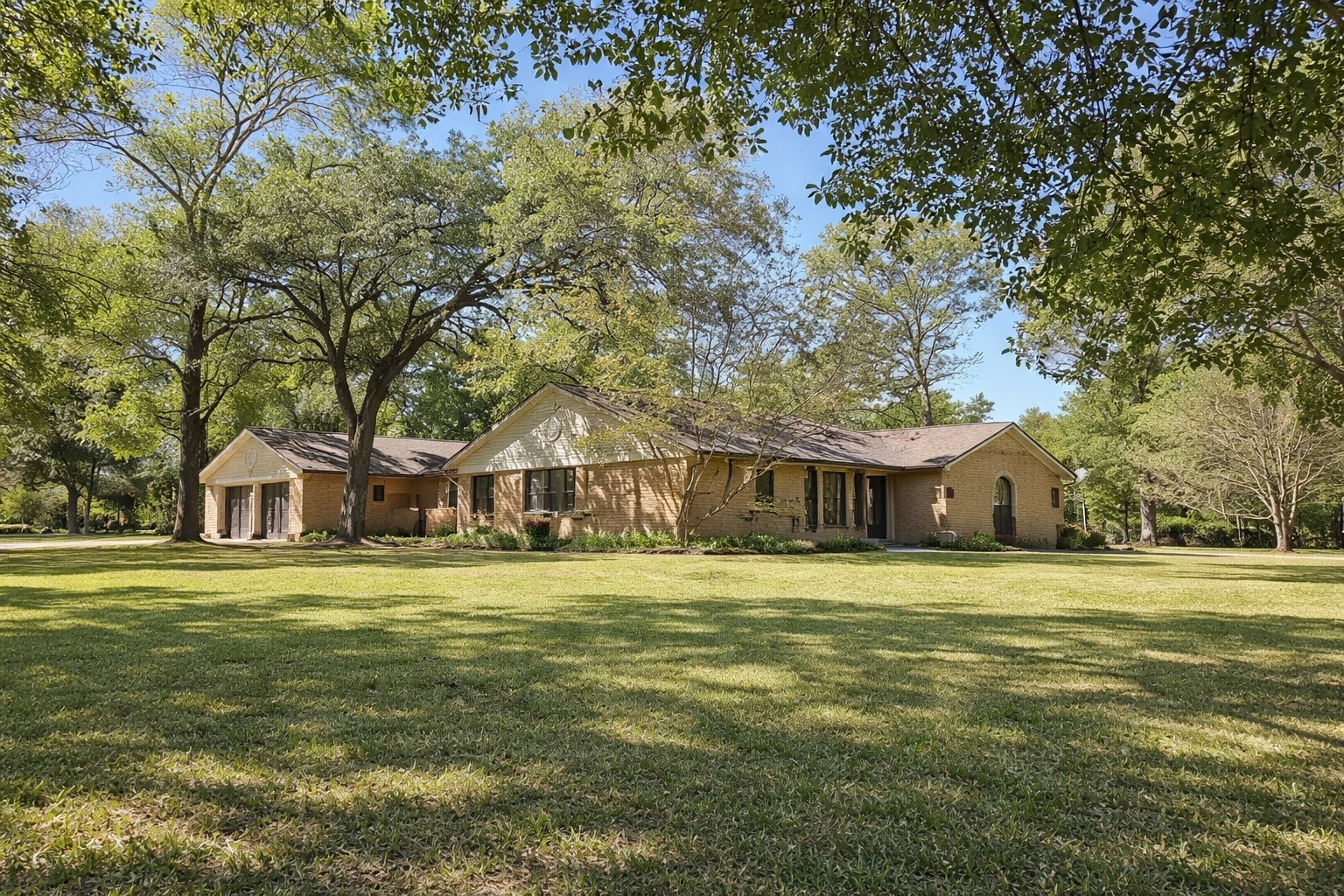 19103 Whitewood Drive Property Photo 1