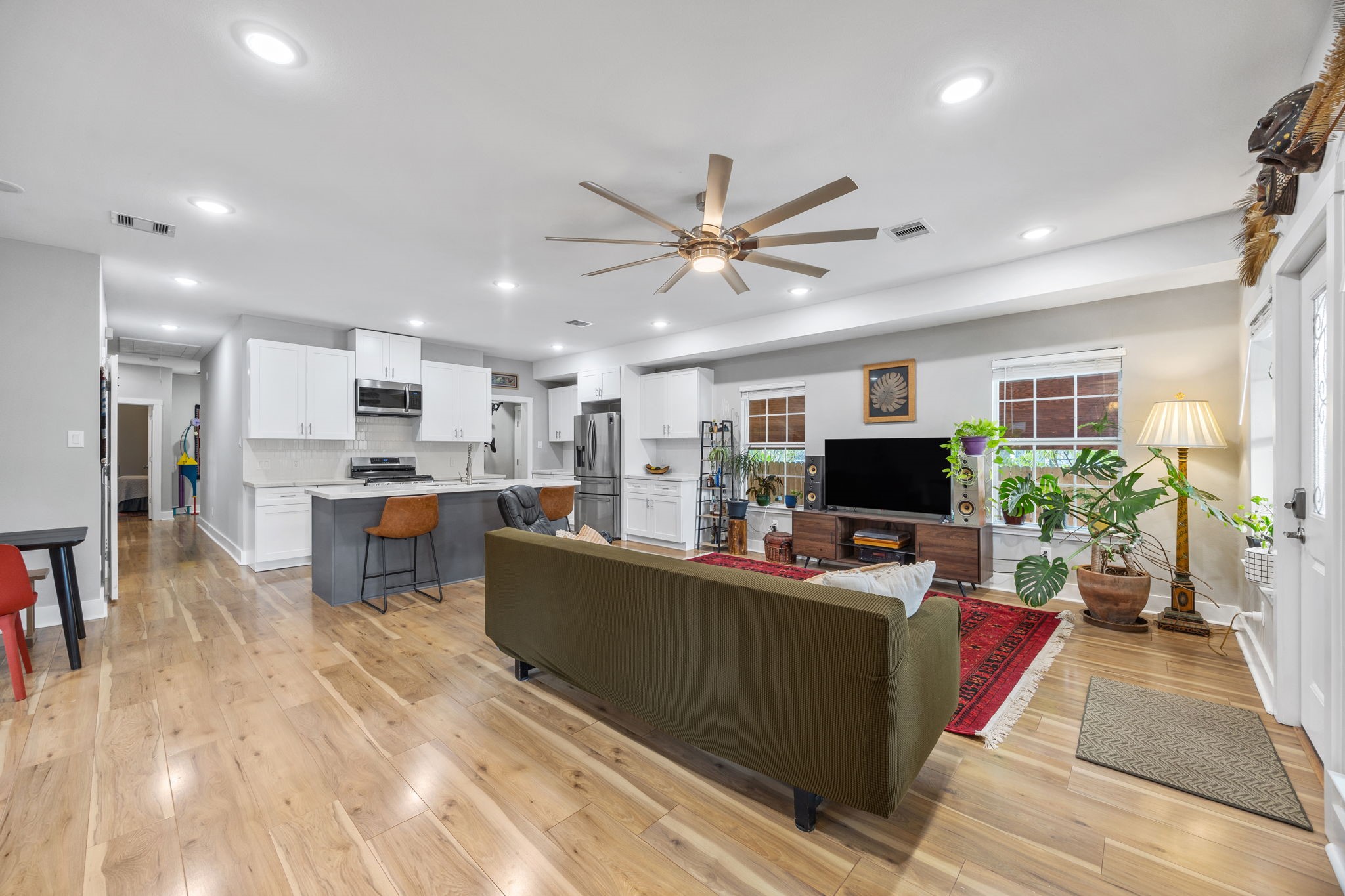 1710 Mckee Street Property Photo 4