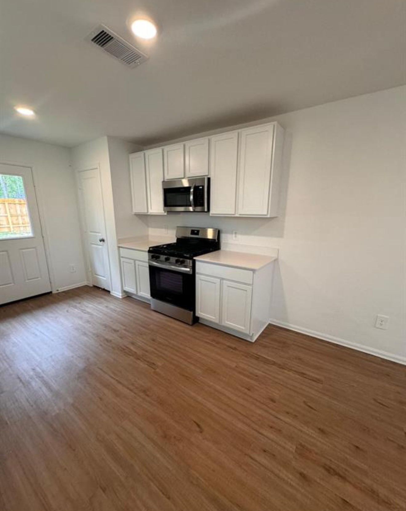 22483 Douglas Court Property Photo 4