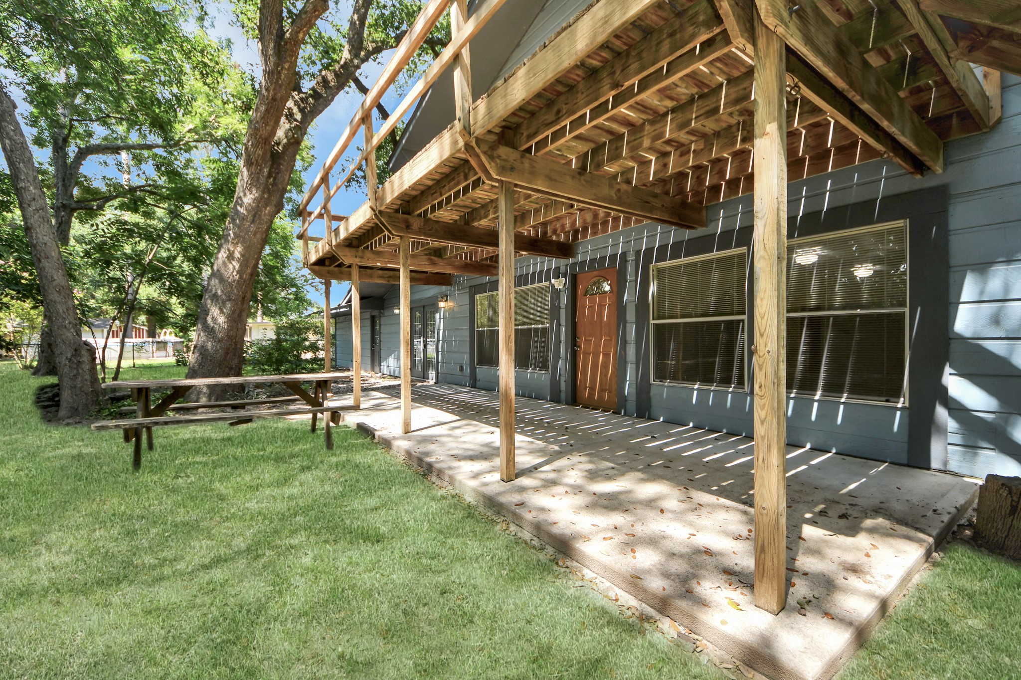 215 Hardy Street Property Photo 4