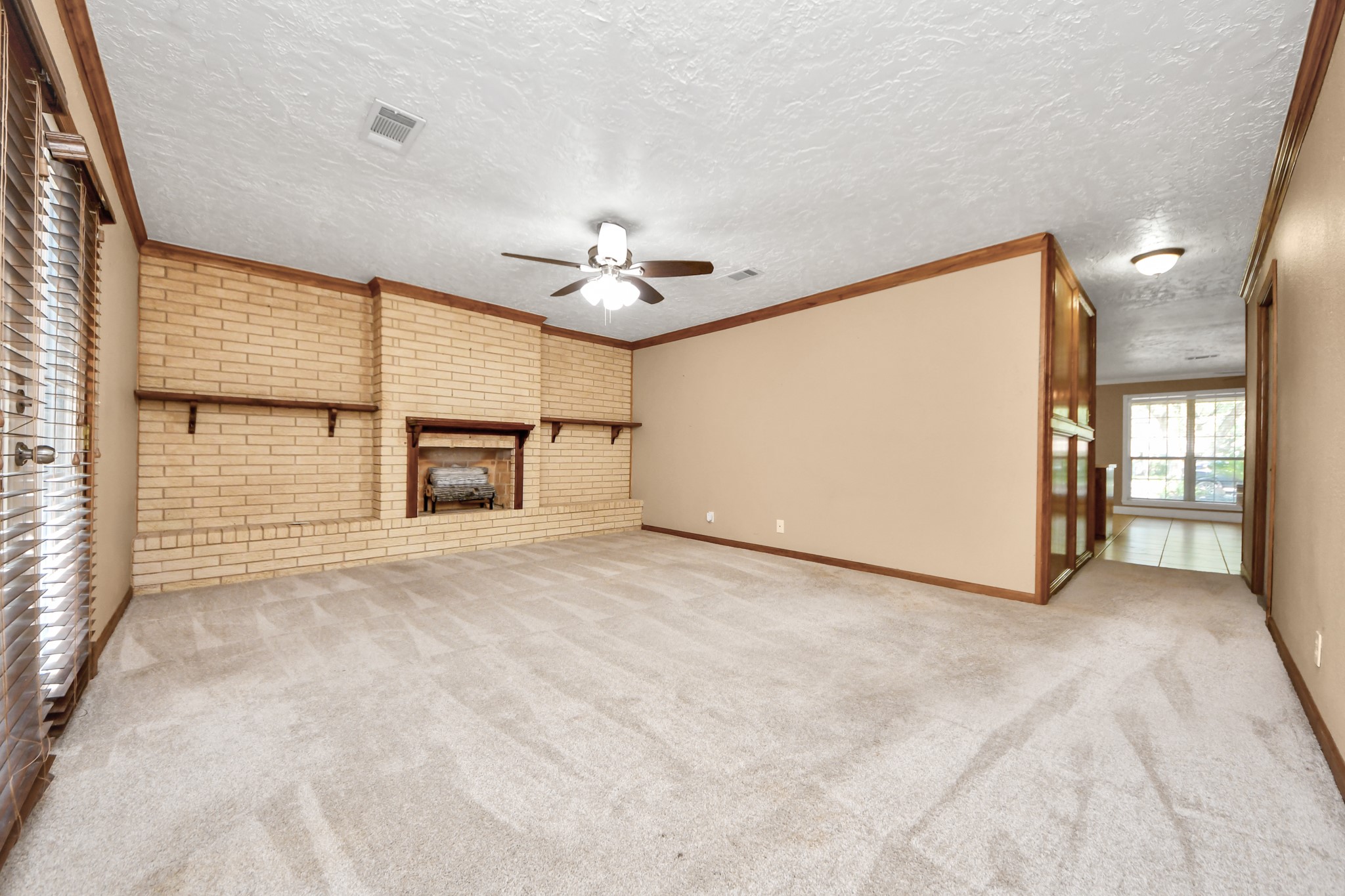 215 Hardy Street Property Photo 7