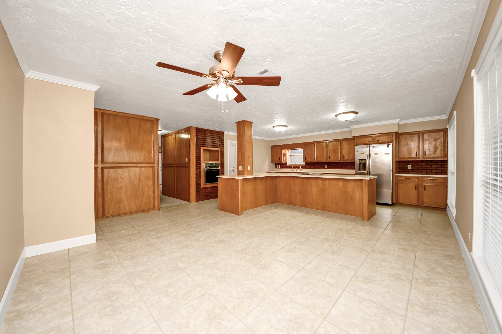 215 Hardy Street Property Photo 9