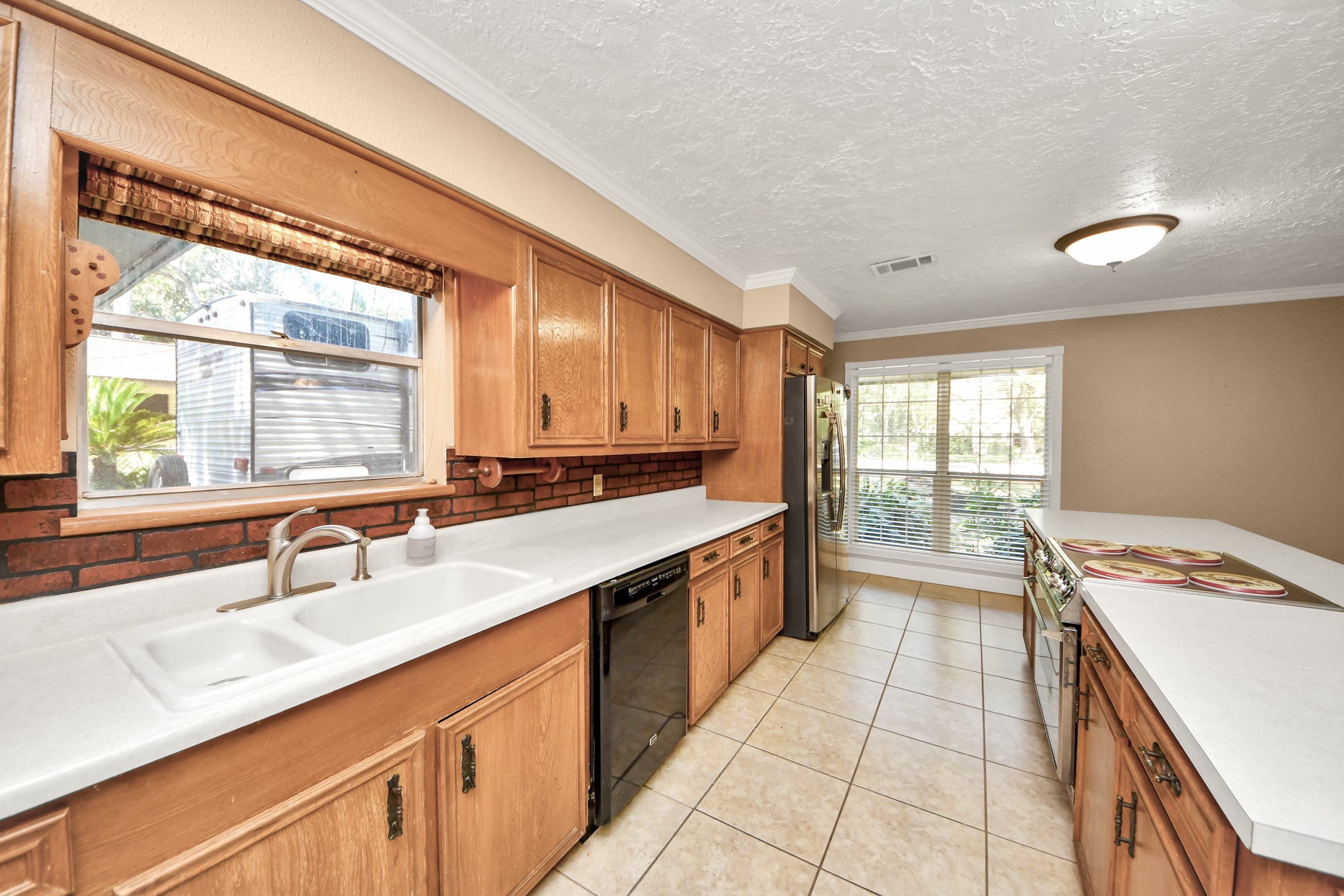 215 Hardy Street Property Photo 15