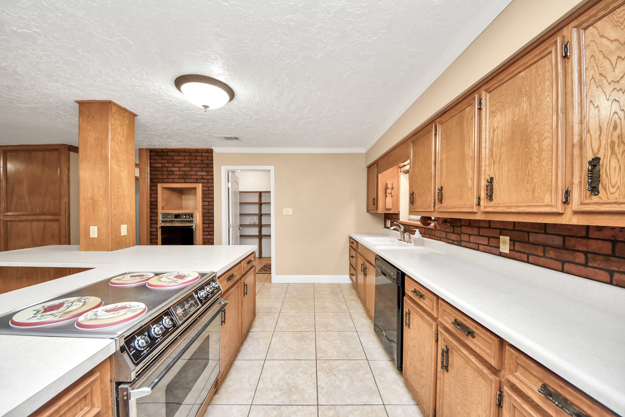 215 Hardy Street Property Photo 17