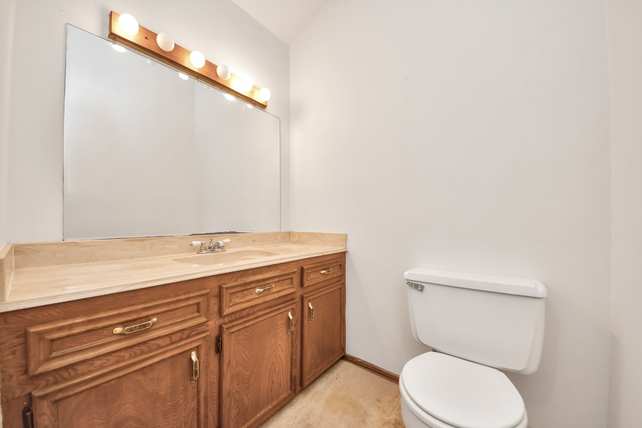 215 Hardy Street Property Photo 24