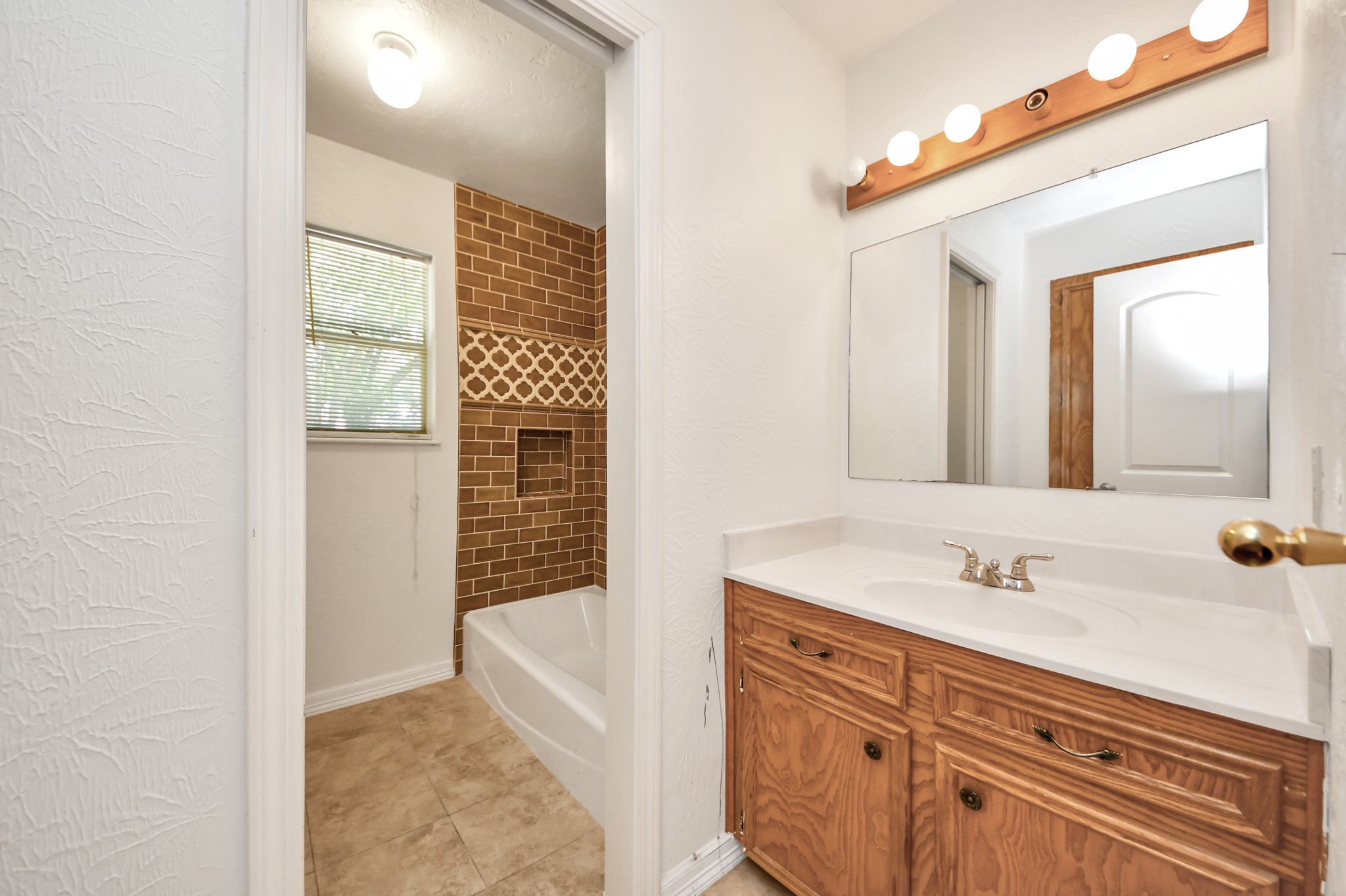 215 Hardy Street Property Photo 28
