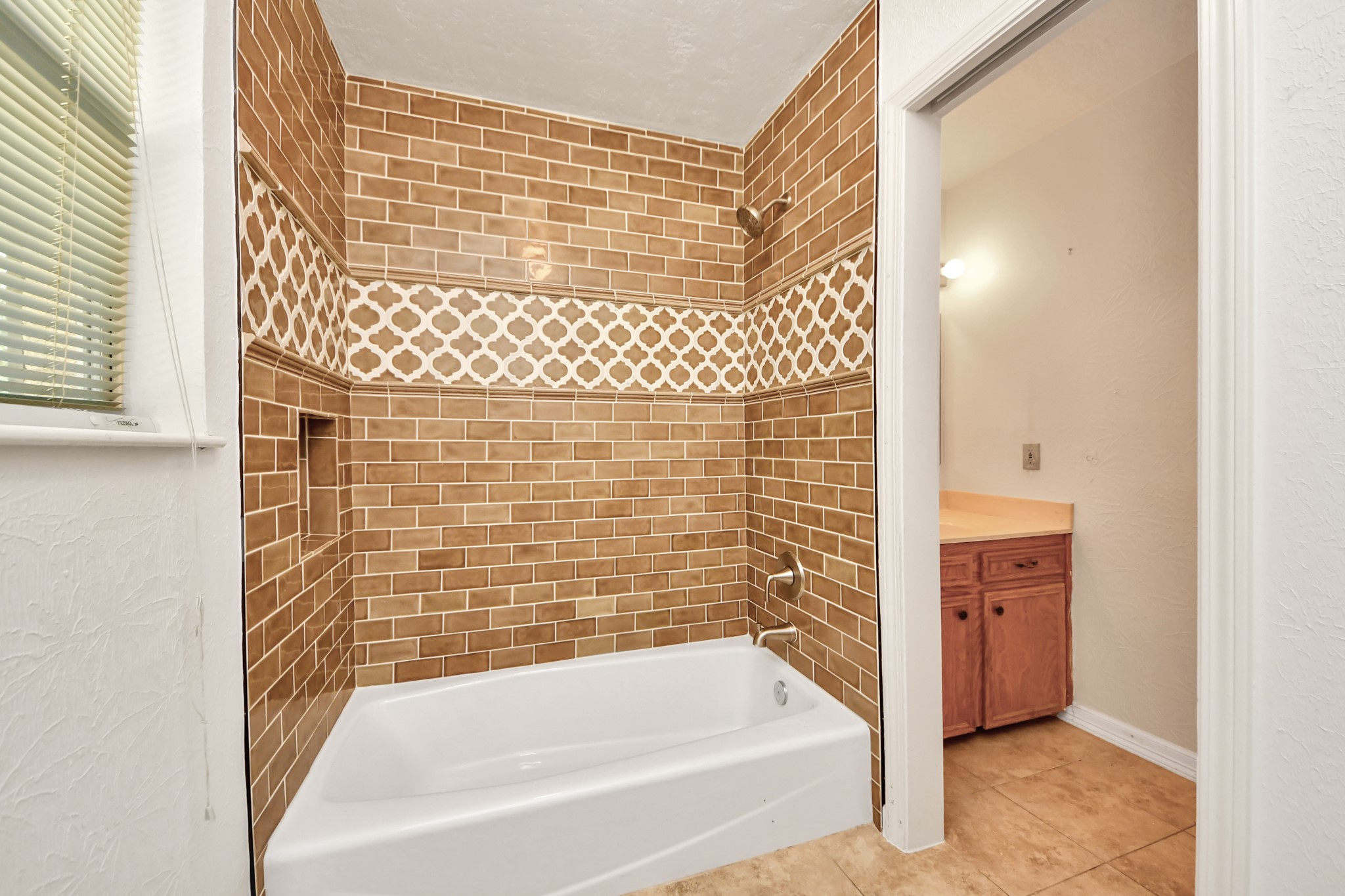 215 Hardy Street Property Photo 29