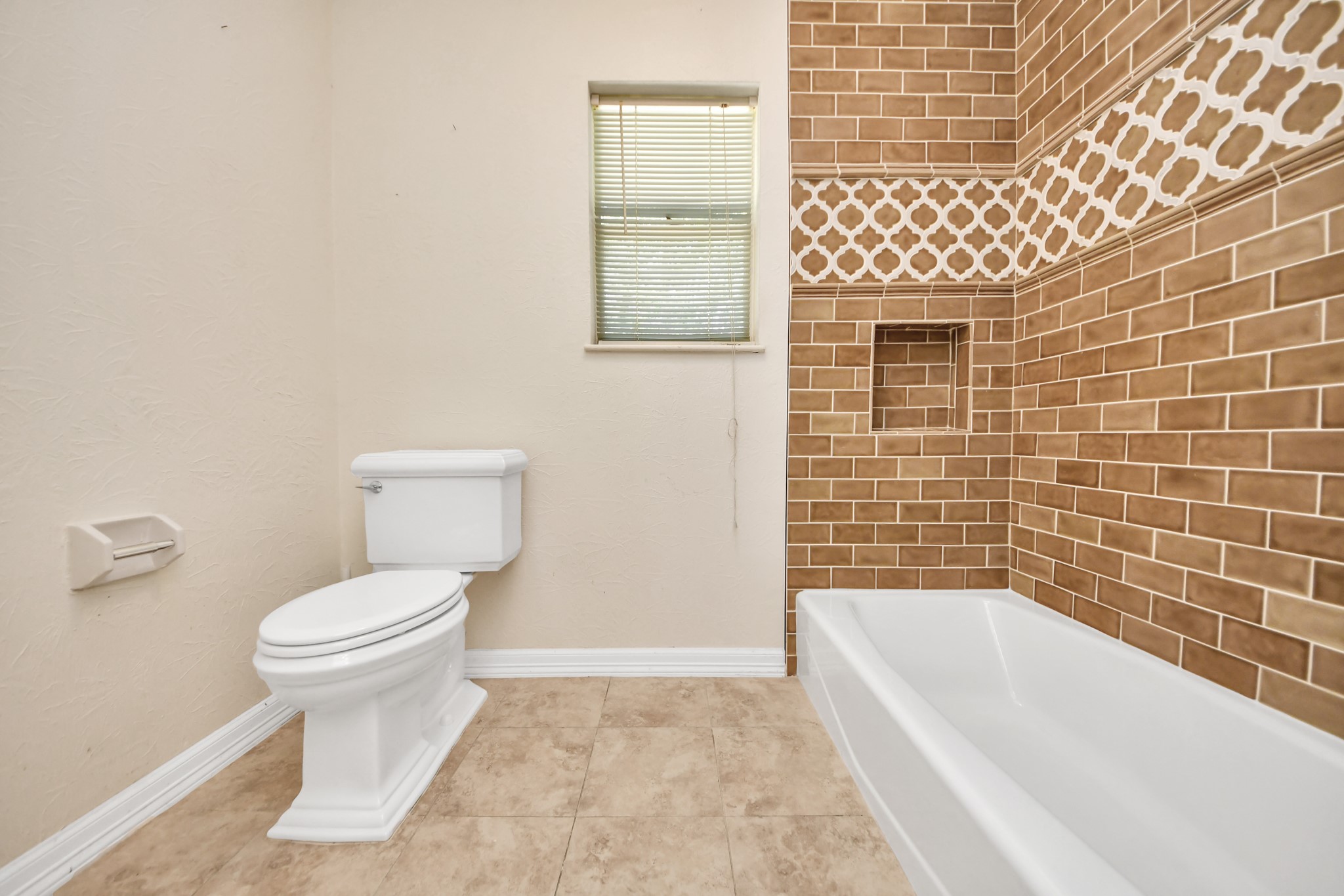 215 Hardy Street Property Photo 30