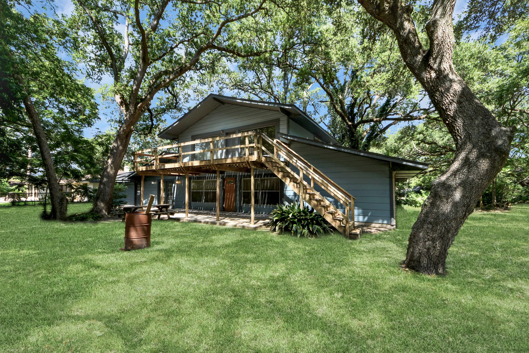 215 Hardy Street Property Photo 35