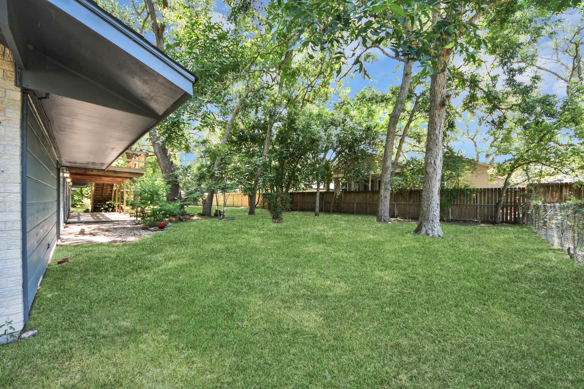 215 Hardy Street Property Photo 36