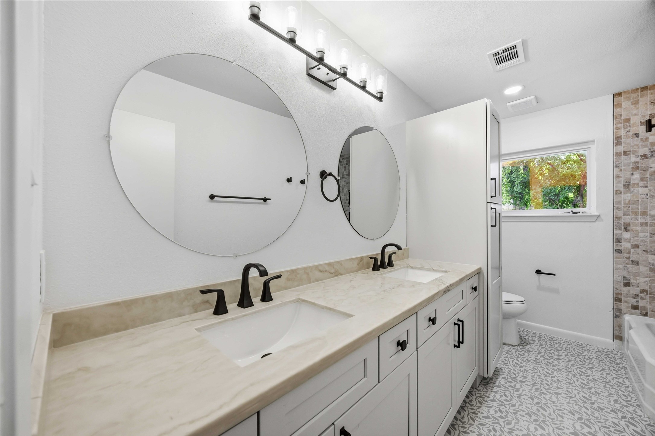 8419 Bluegate Court Property Photo 14