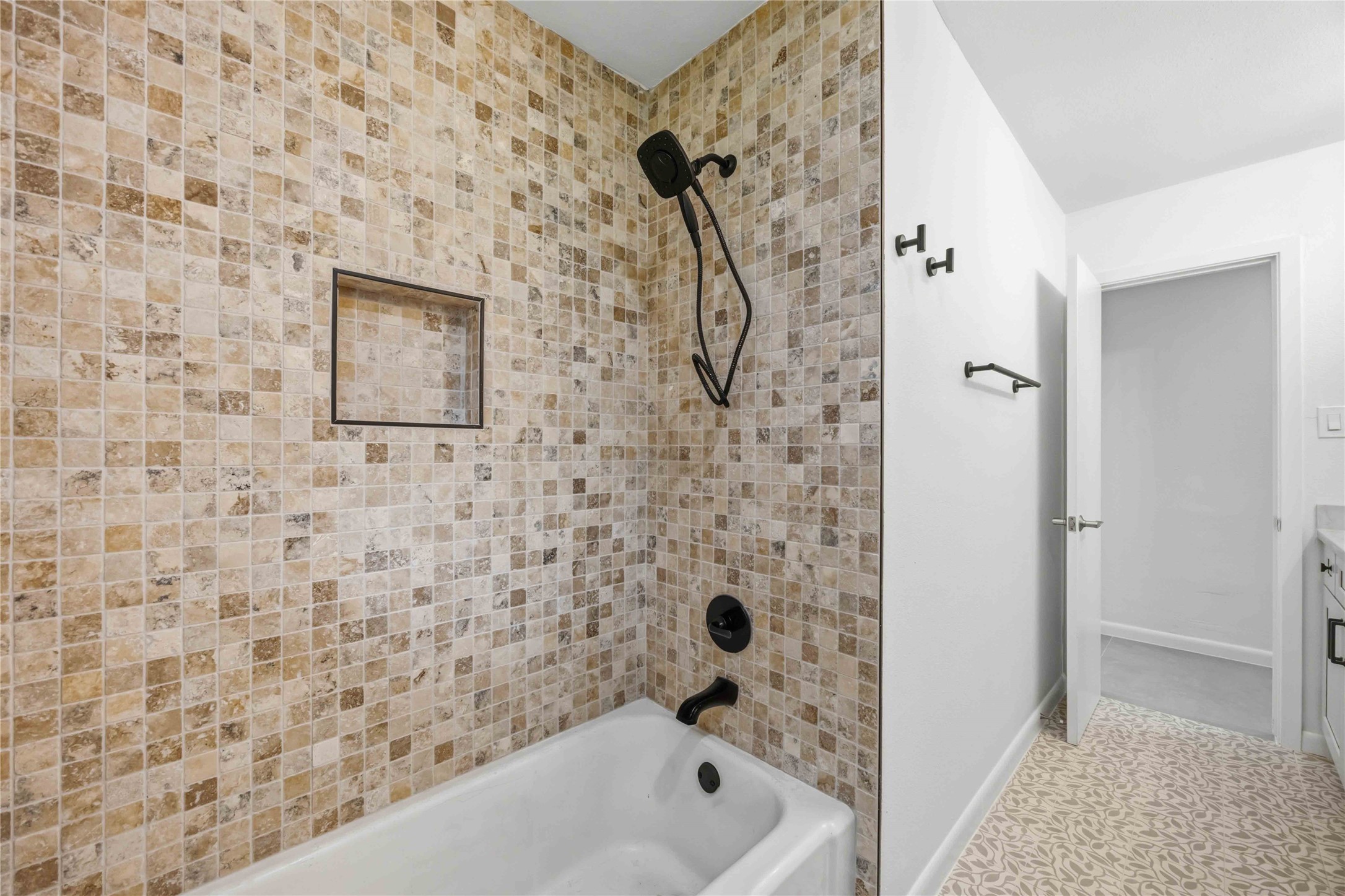 8419 Bluegate Court Property Photo 15