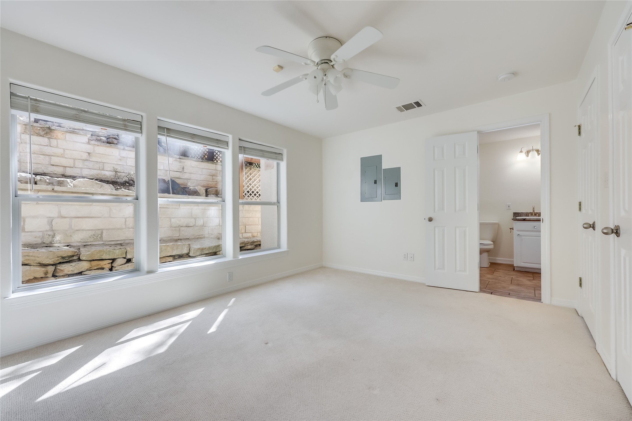 7008 Deepwood Drive Property Photo 23