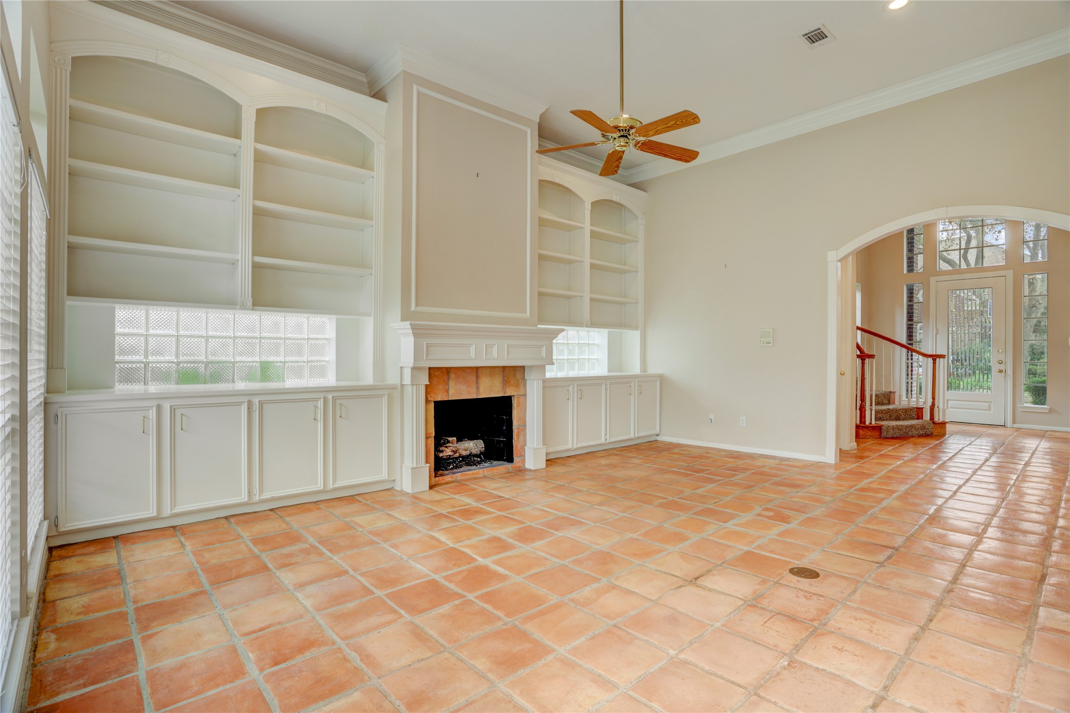 45 Ambleside Crescent Drive Property Photo 6