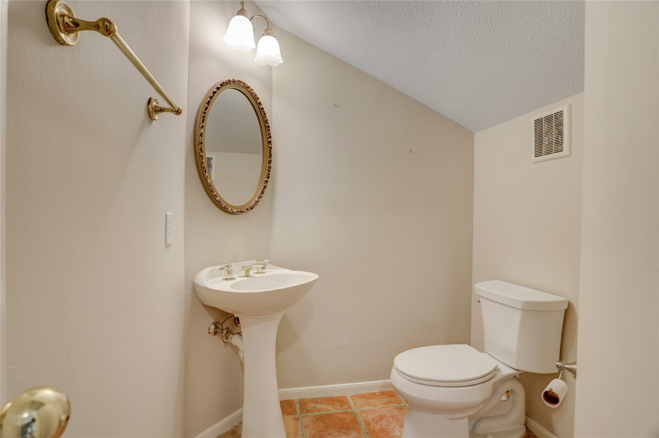 45 Ambleside Crescent Drive Property Photo 12