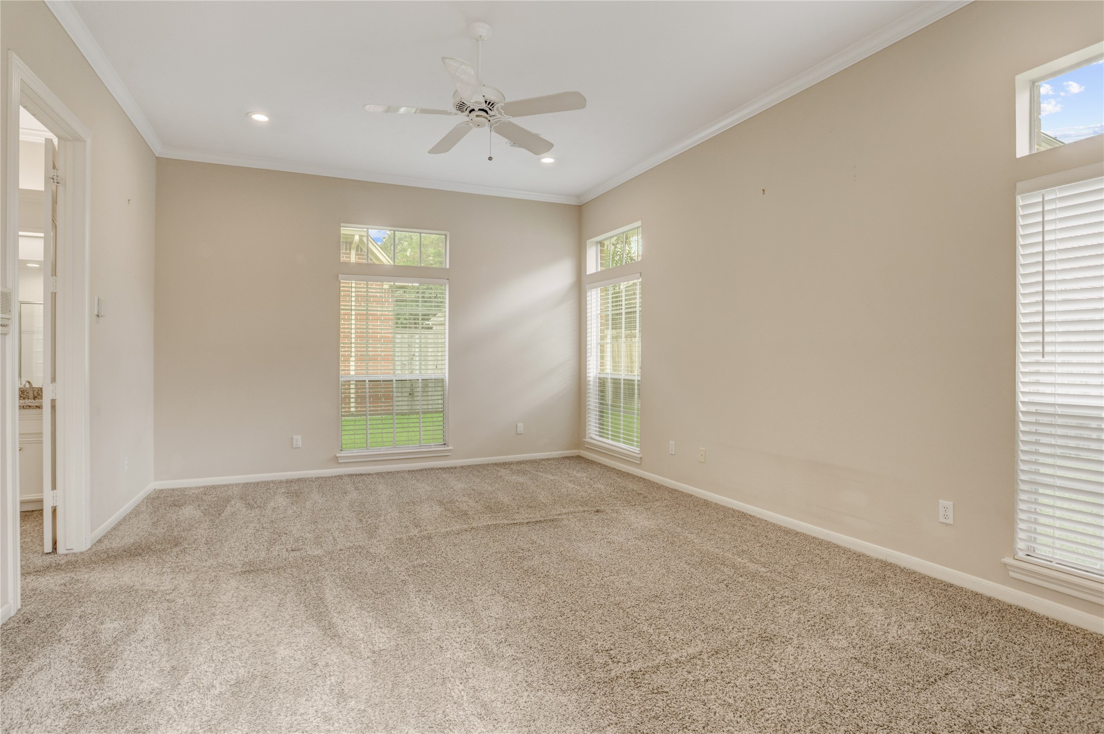 45 Ambleside Crescent Drive Property Photo 13