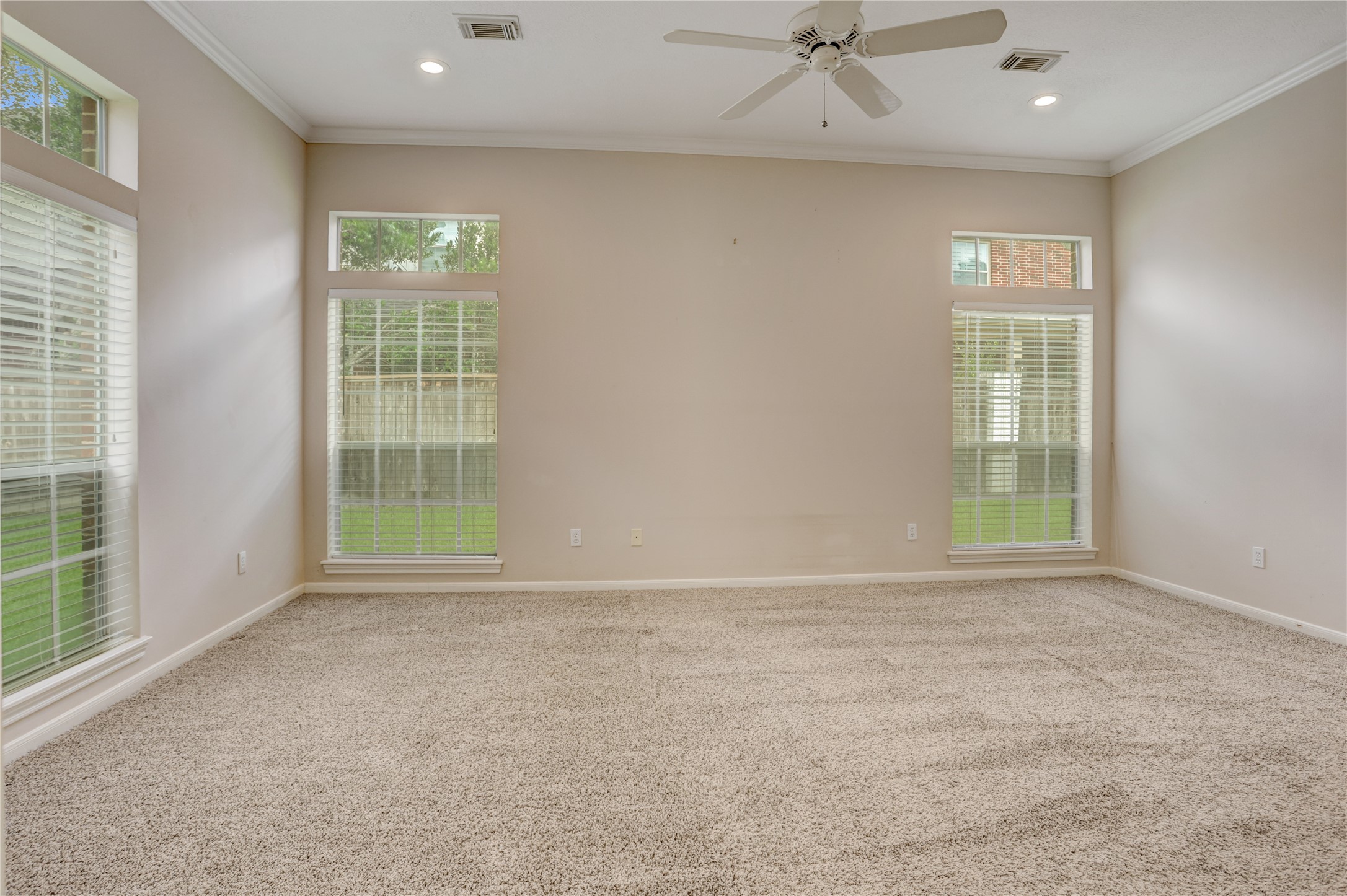 45 Ambleside Crescent Drive Property Photo 14