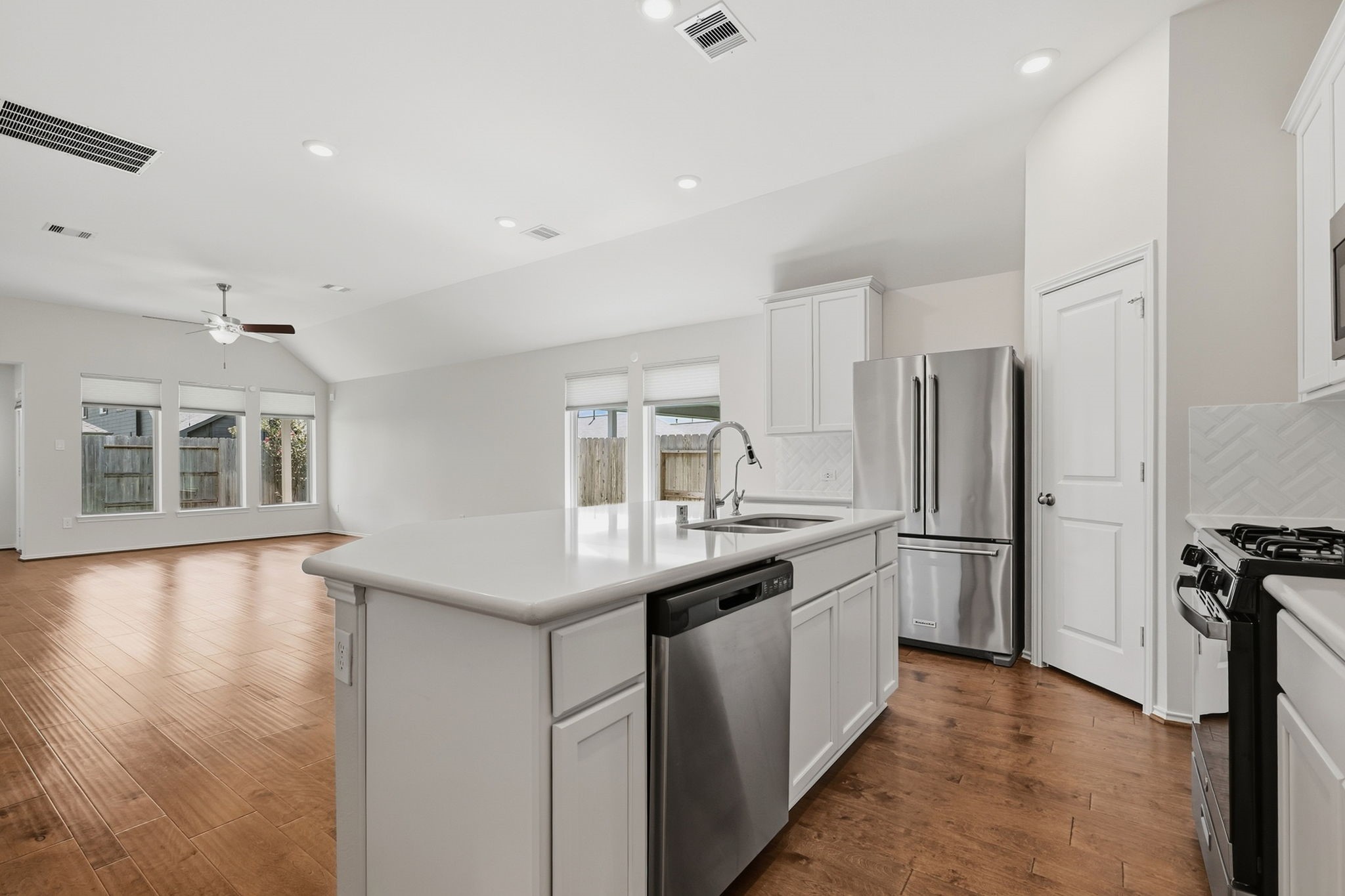 2734 Meadow View Lane Property Photo 8