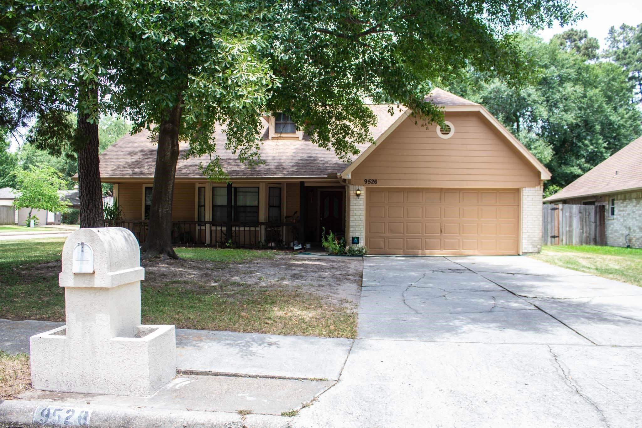 9526 Dundalk Street Property Photo 1