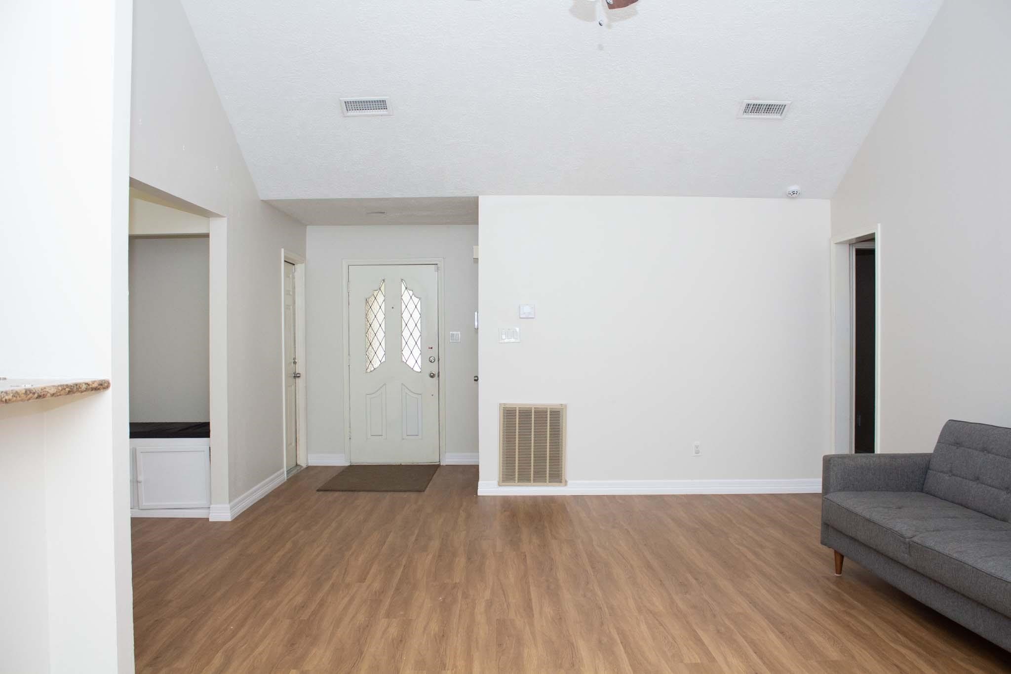 9526 Dundalk Street Property Photo 4