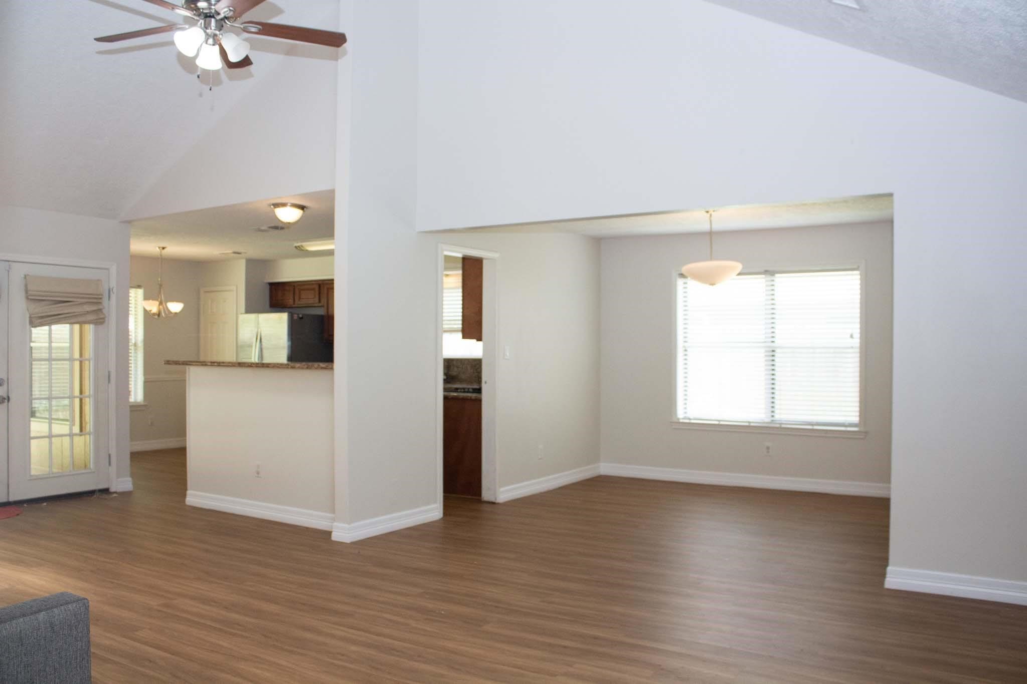 9526 Dundalk Street Property Photo 5