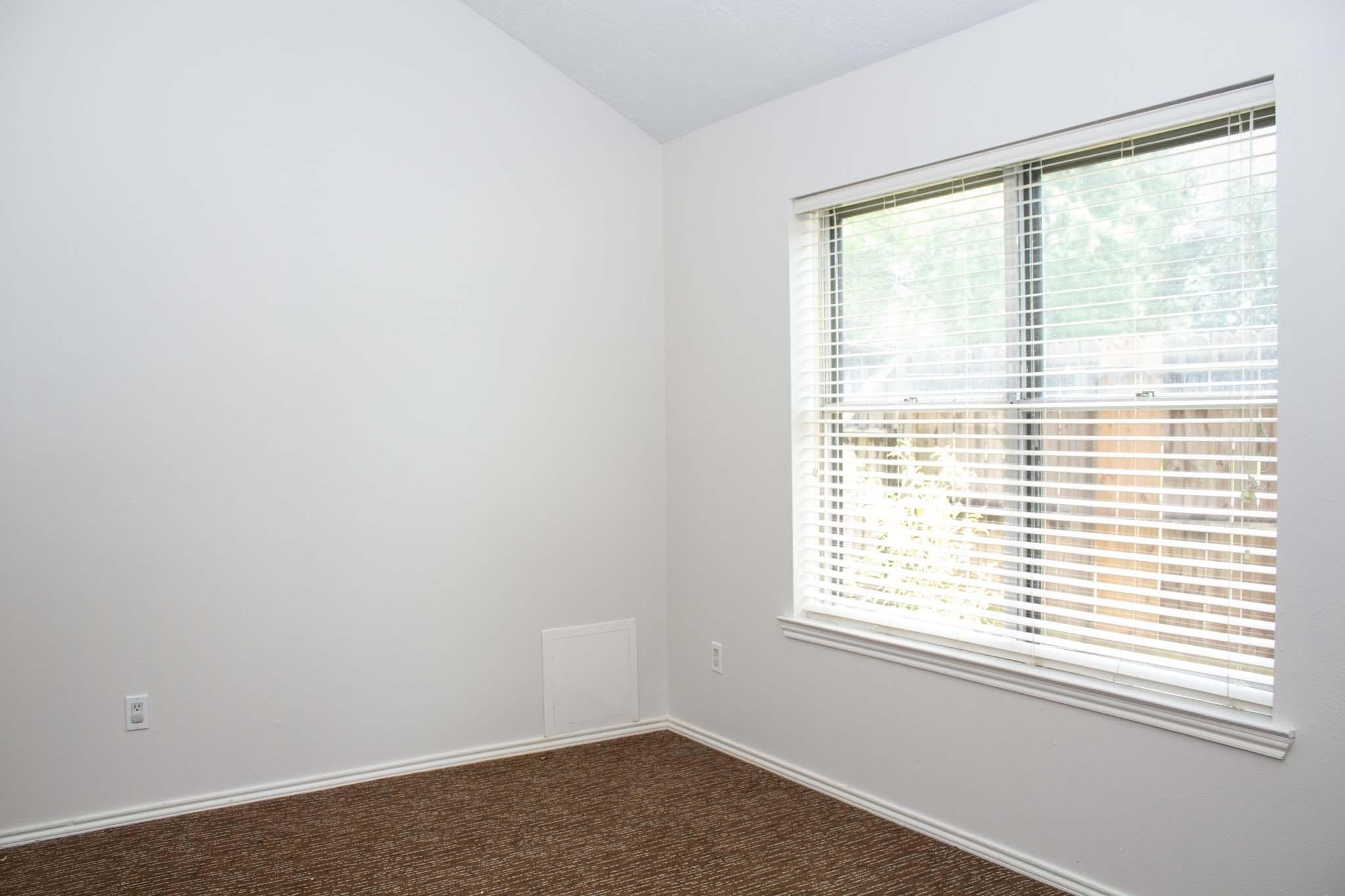9526 Dundalk Street Property Photo 10
