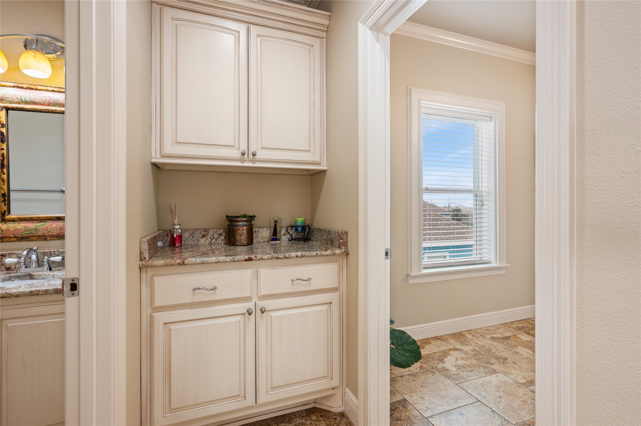 819 Eastview Property Photo 17