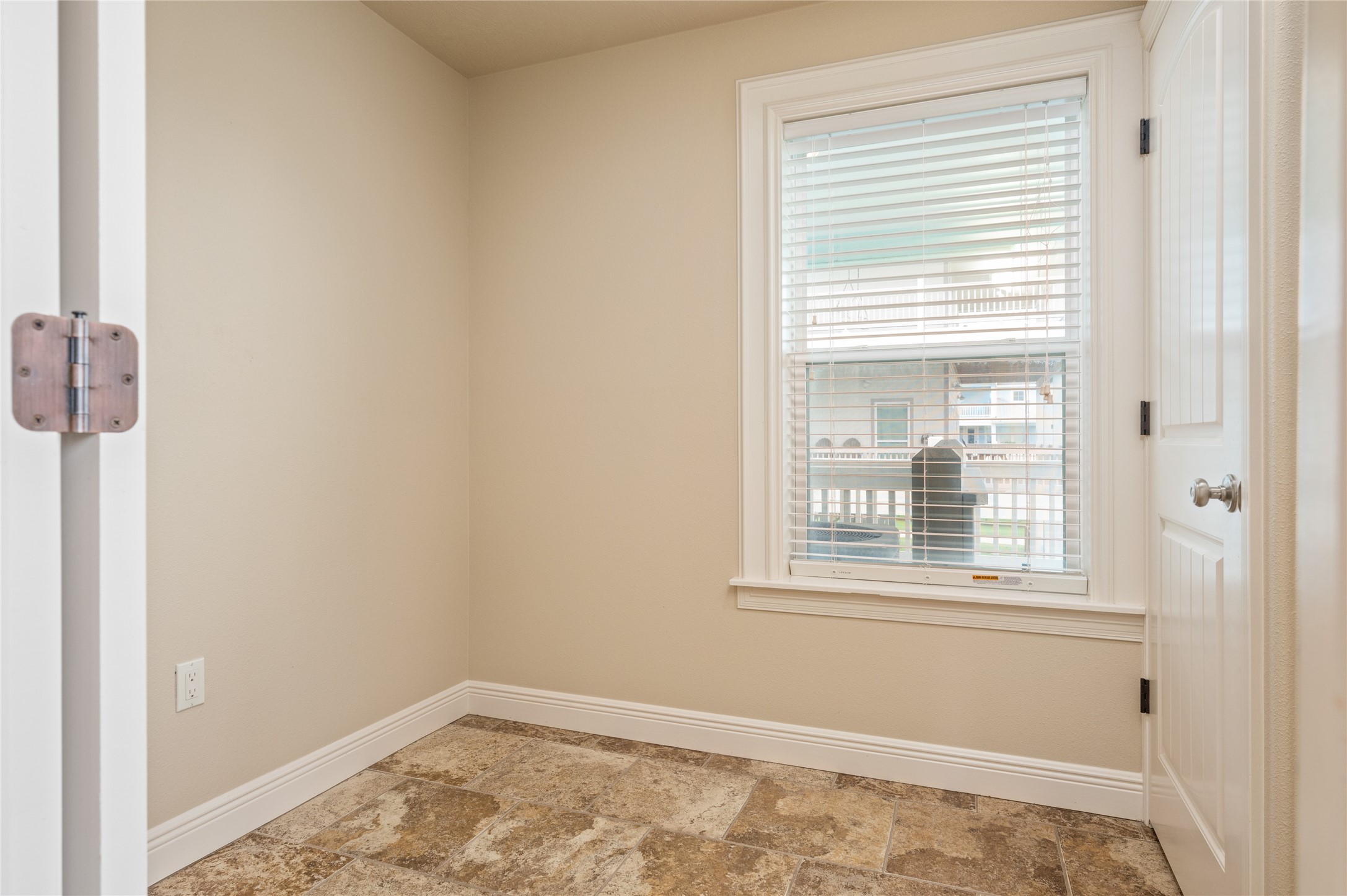 819 Eastview Property Photo 27