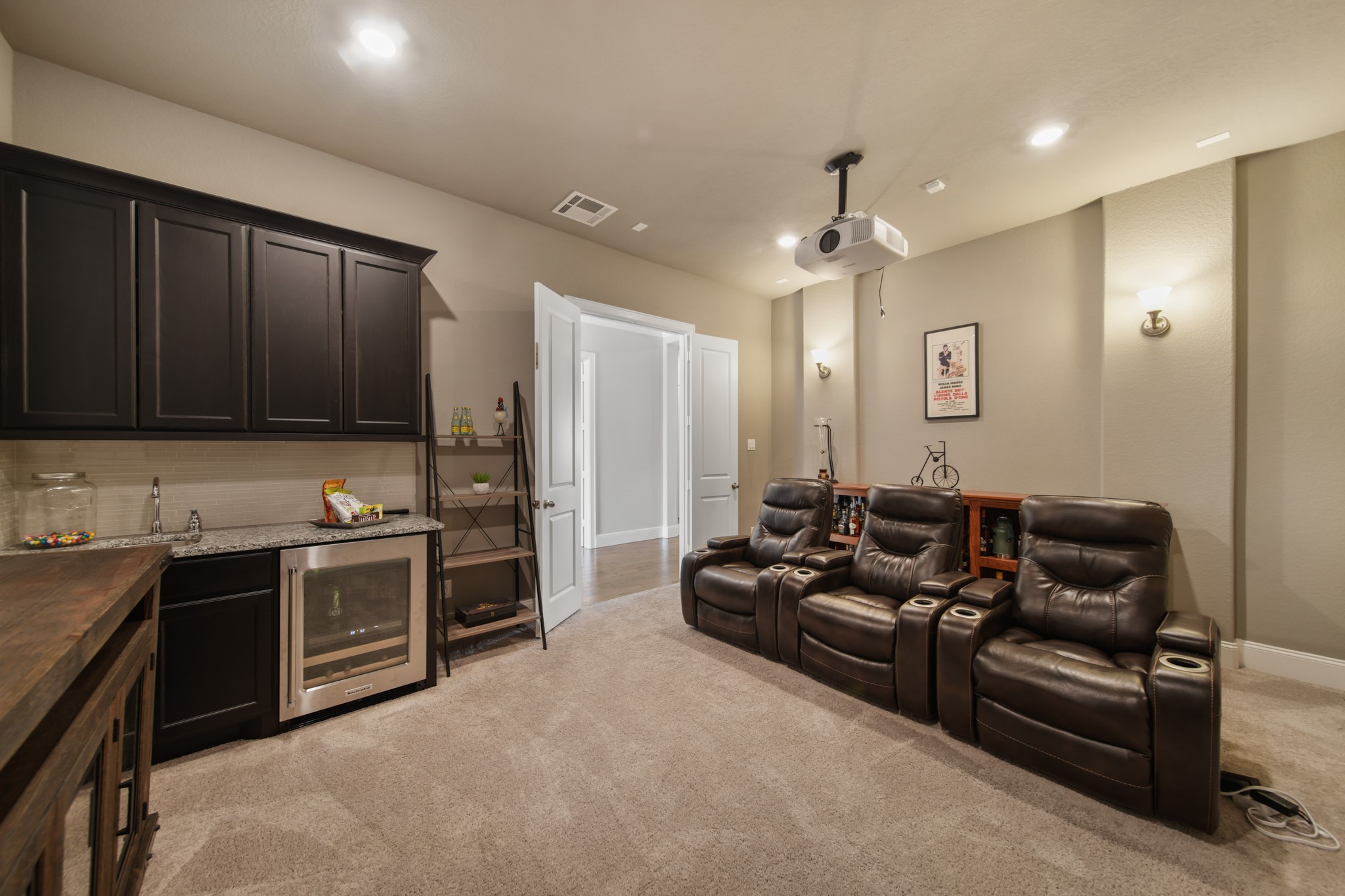 9527 Sanger Way Property Photo 8