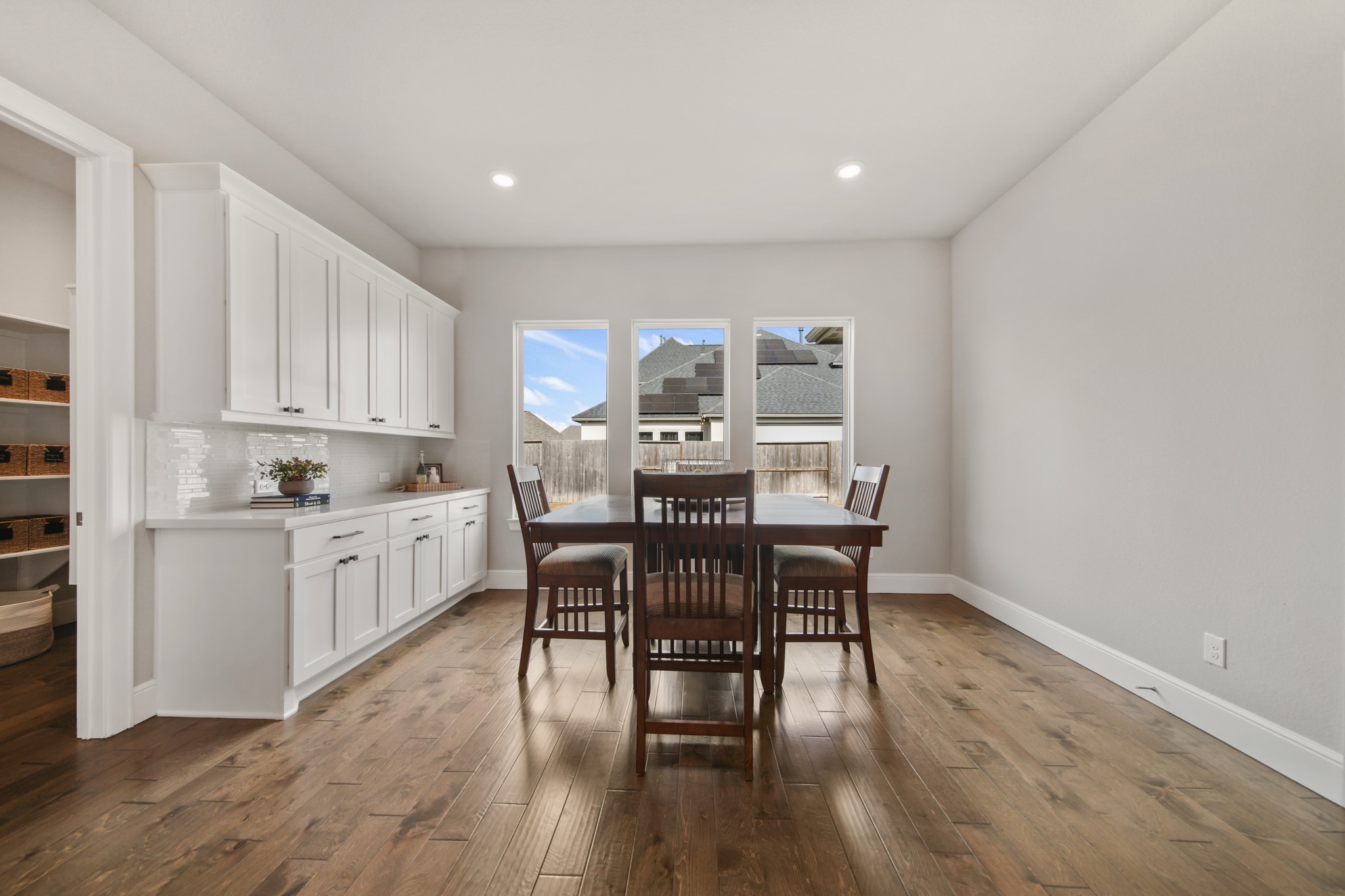 9527 Sanger Way Property Photo 16