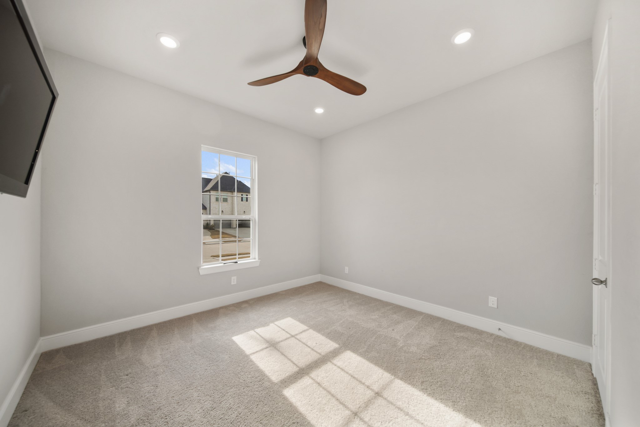 9527 Sanger Way Property Photo 28