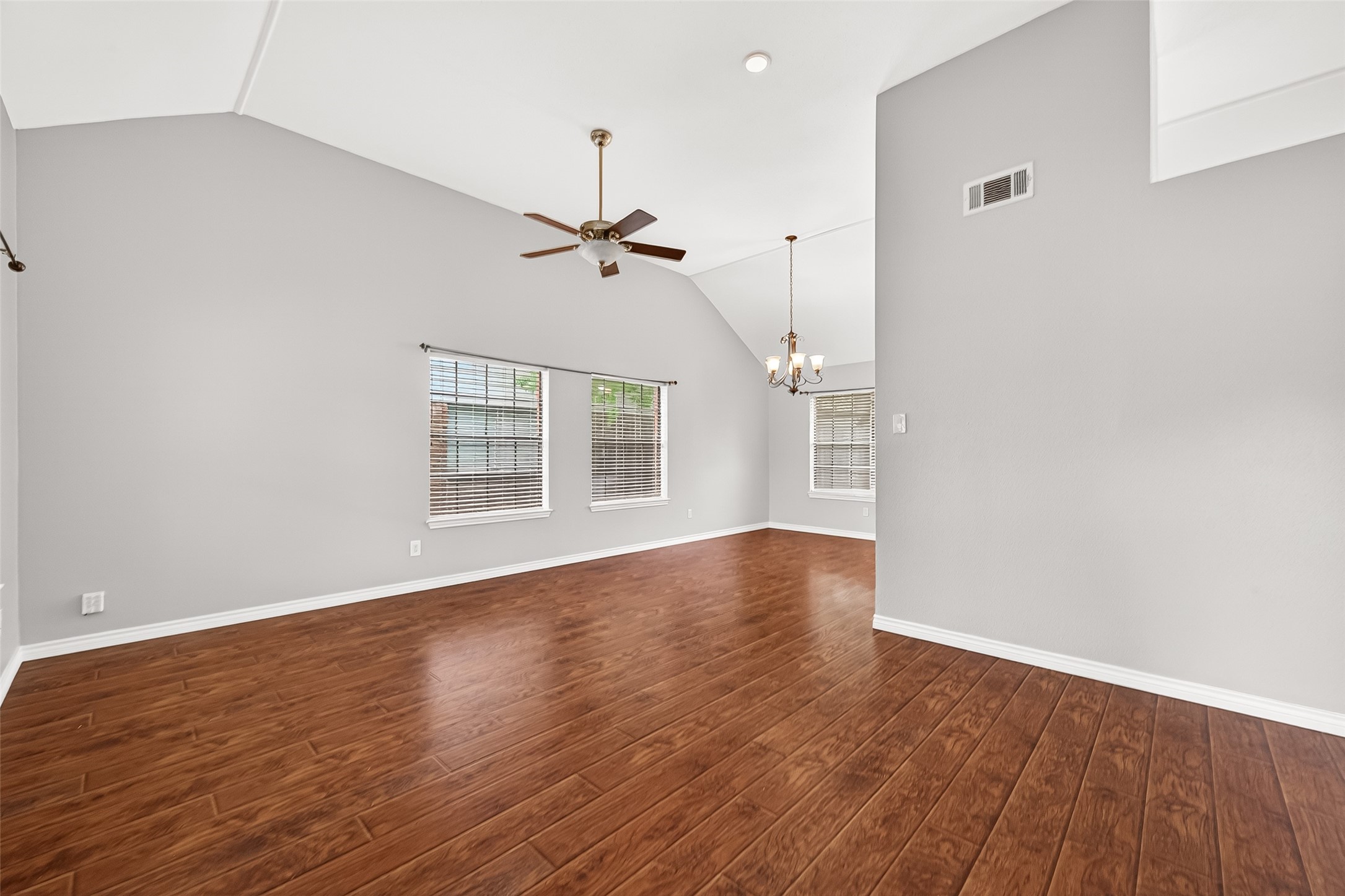 10414 Green Valley Ln Property Photo 5