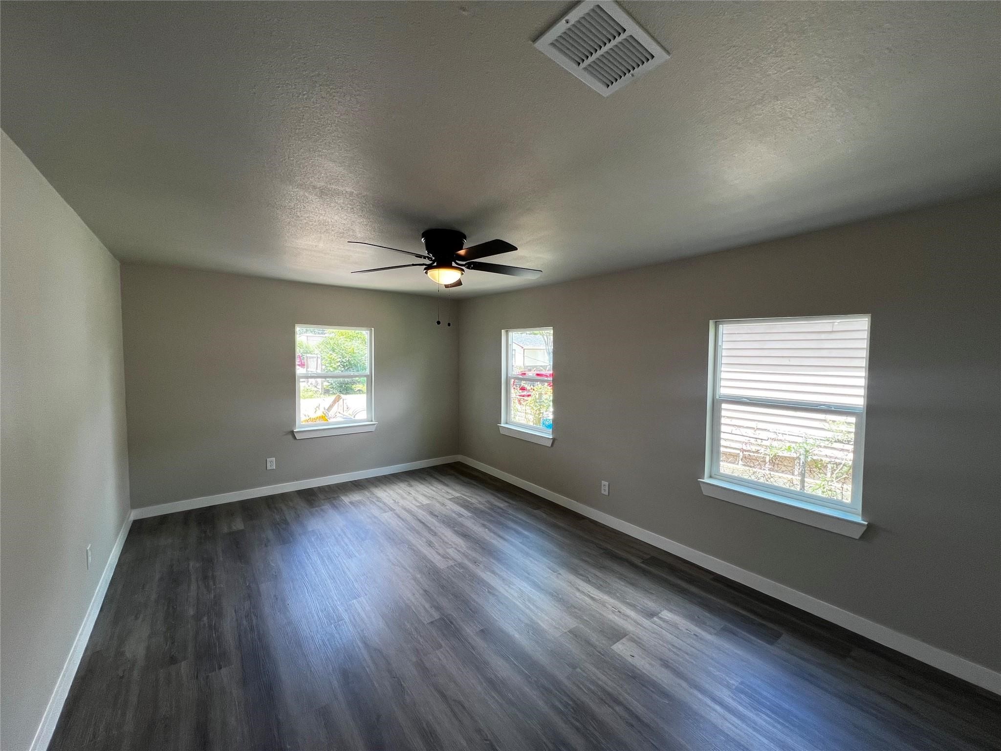 1801 Norlinda Street Property Photo 10