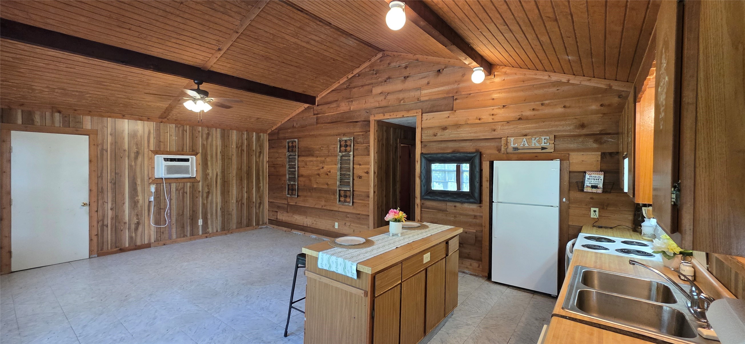 131 Cove Drive Property Photo 3