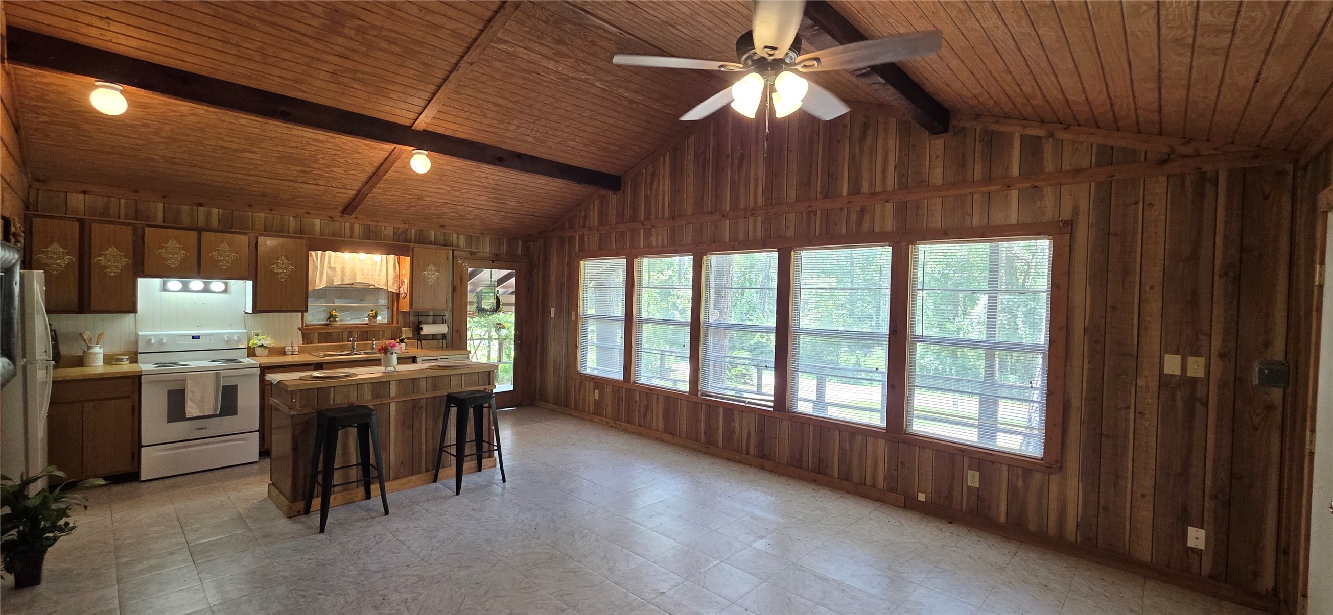 131 Cove Drive Property Photo 7