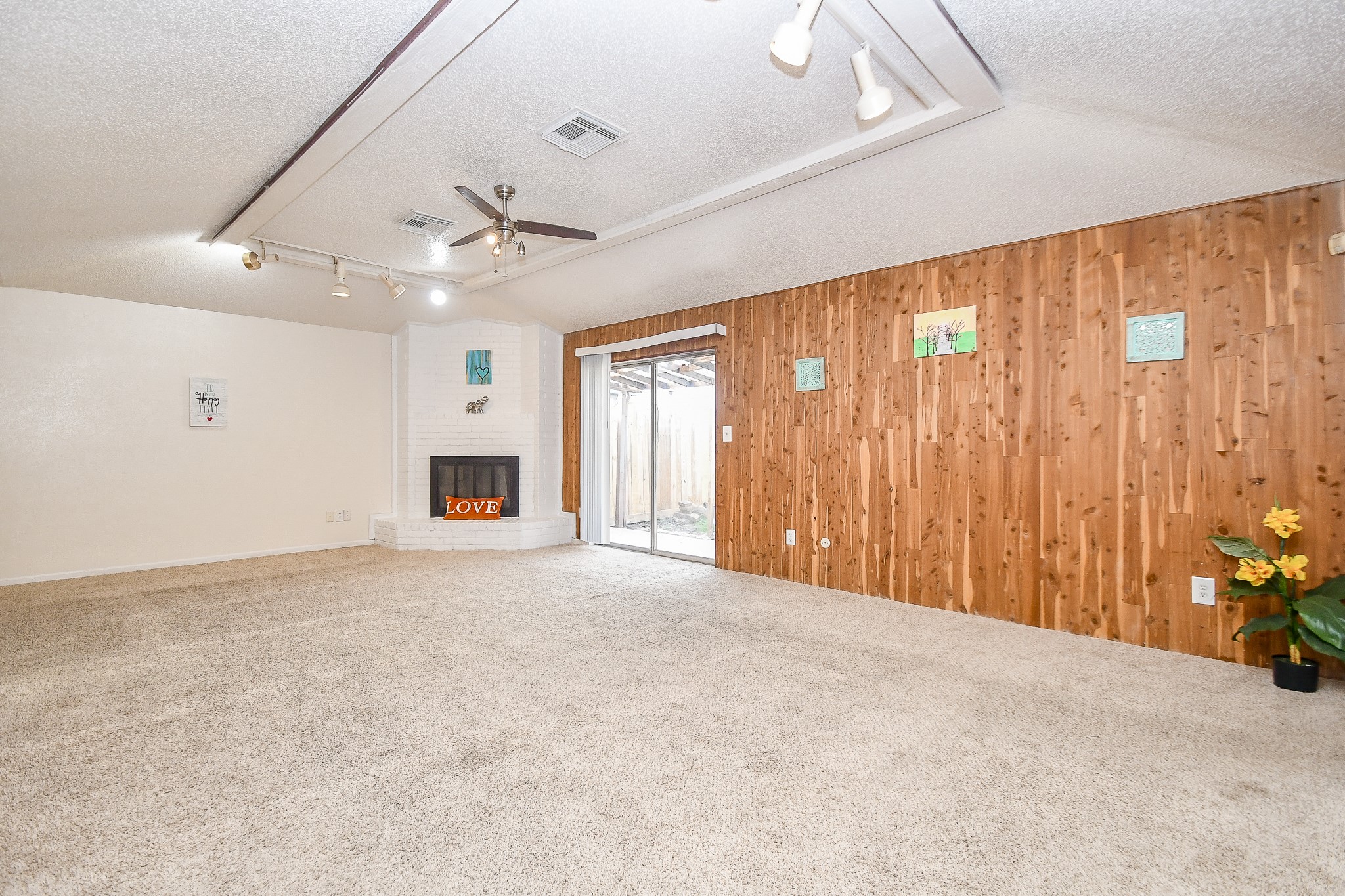 11554 Chesswood Drive Property Photo 6