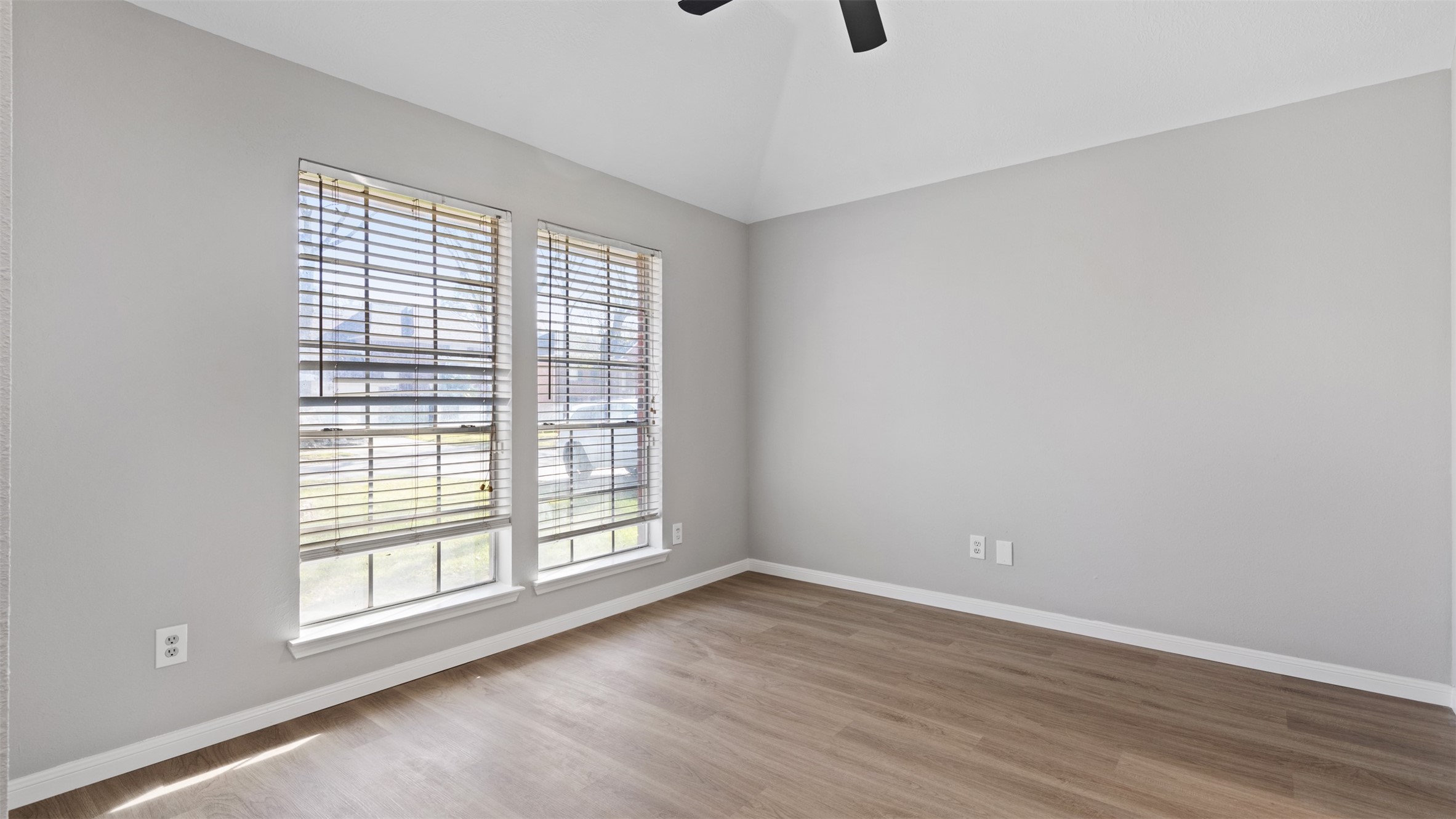 23923 Spring Oak Drive Property Photo 4
