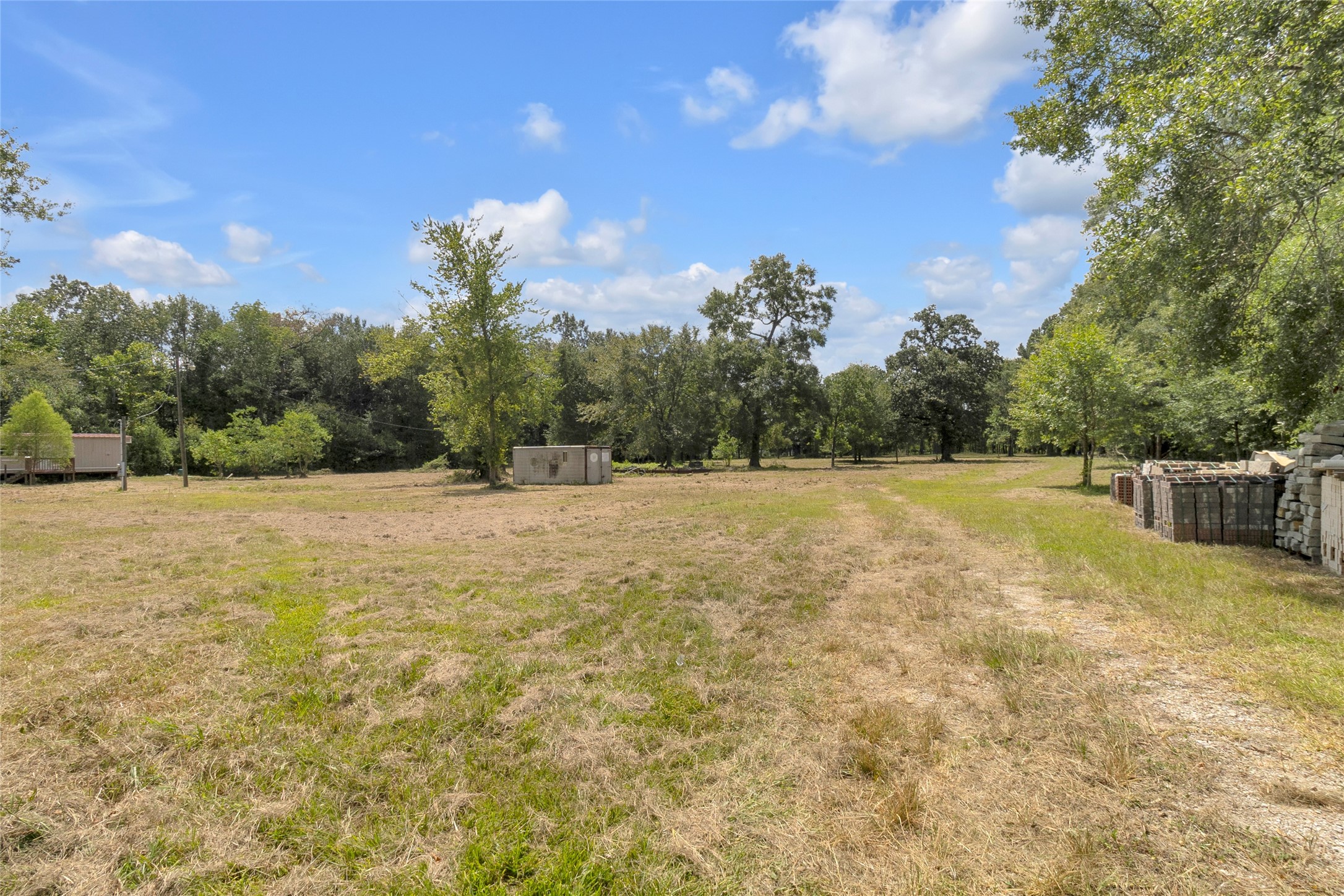 310 County Road 3280 Property Photo 6