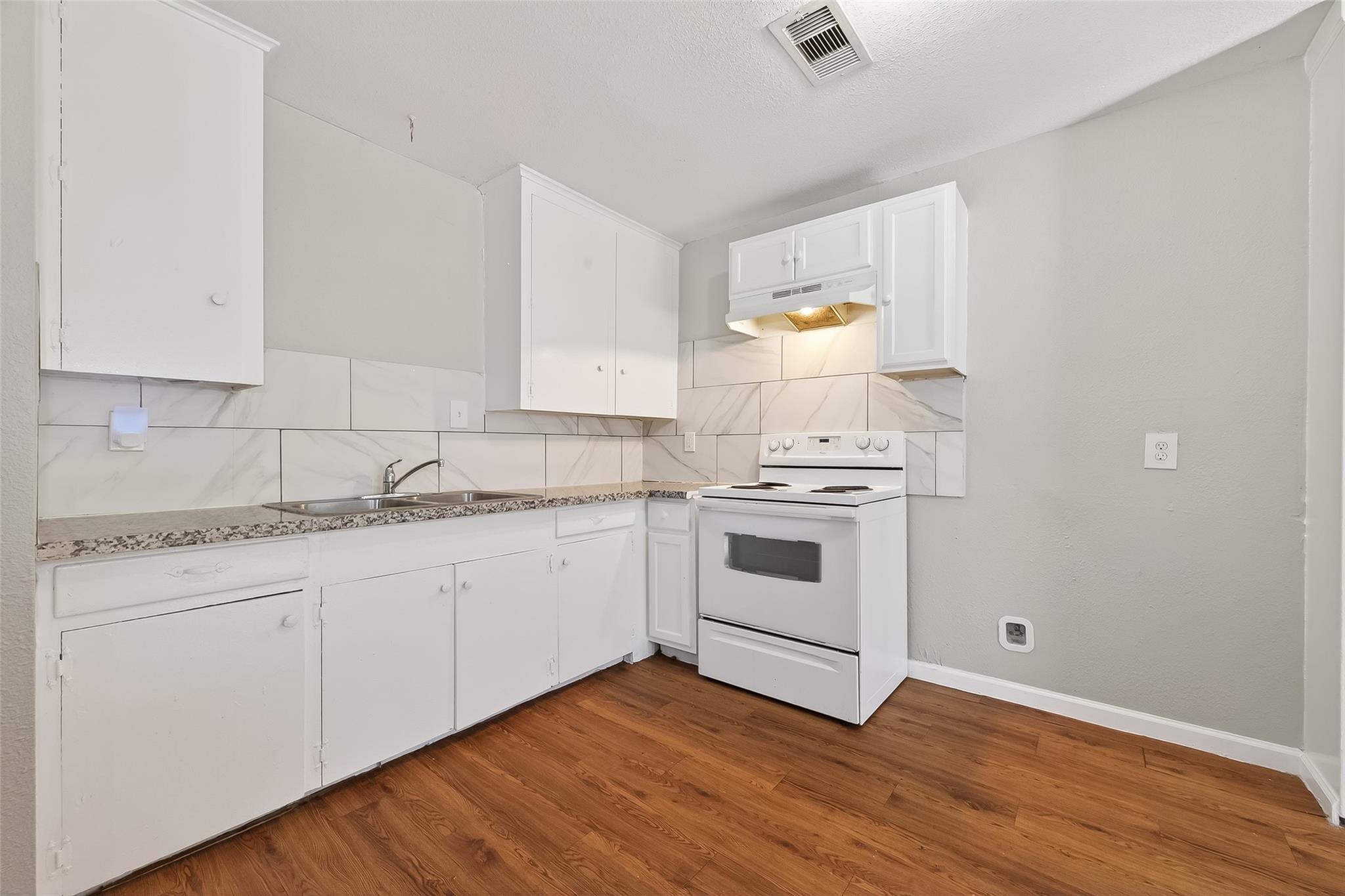 6127 Beldart Street Property Photo 8
