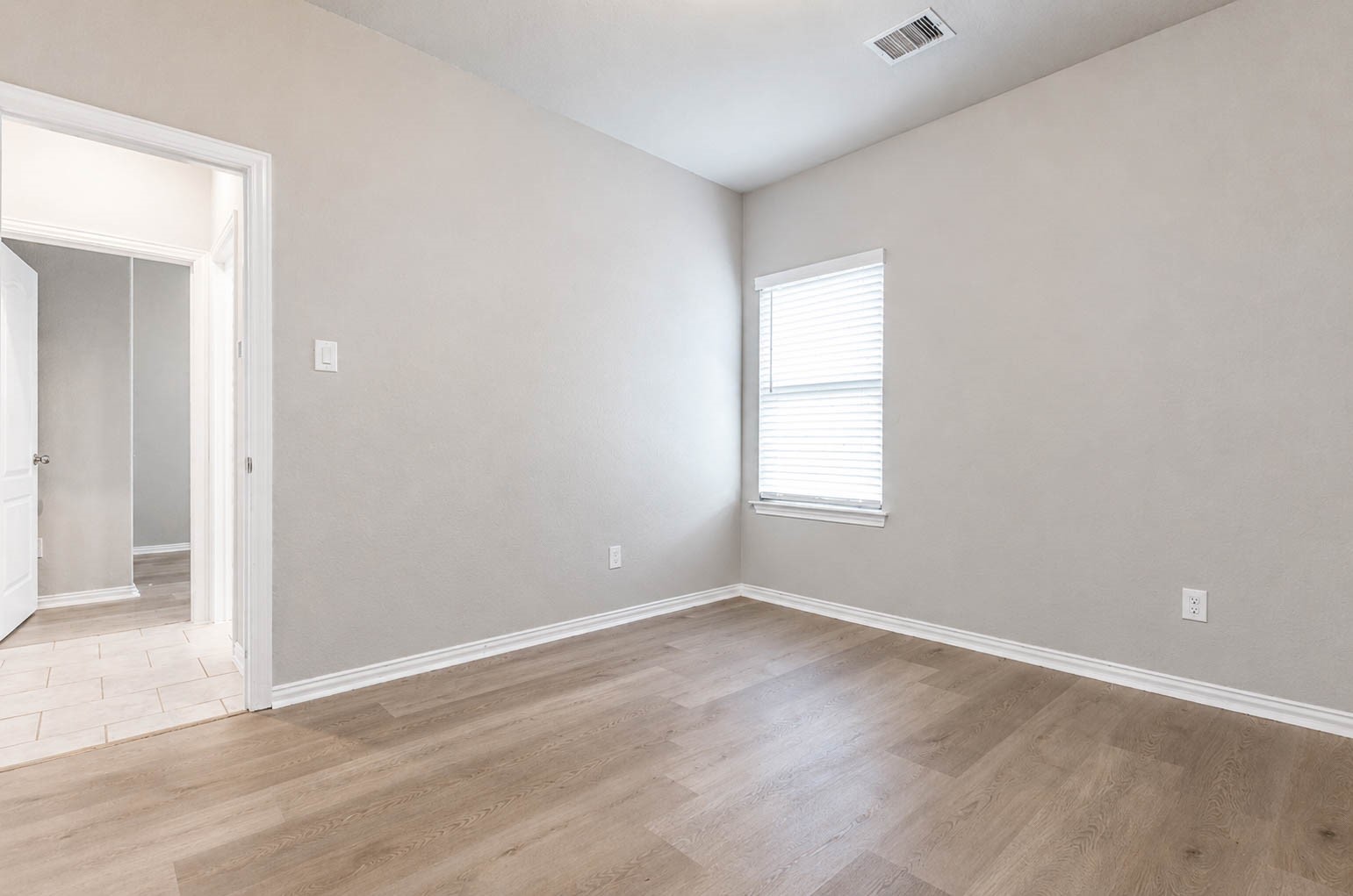 7818 Grandstand Parkway Property Photo 17