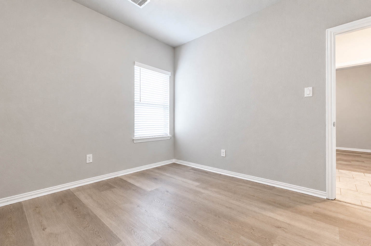 7818 Grandstand Parkway Property Photo 19