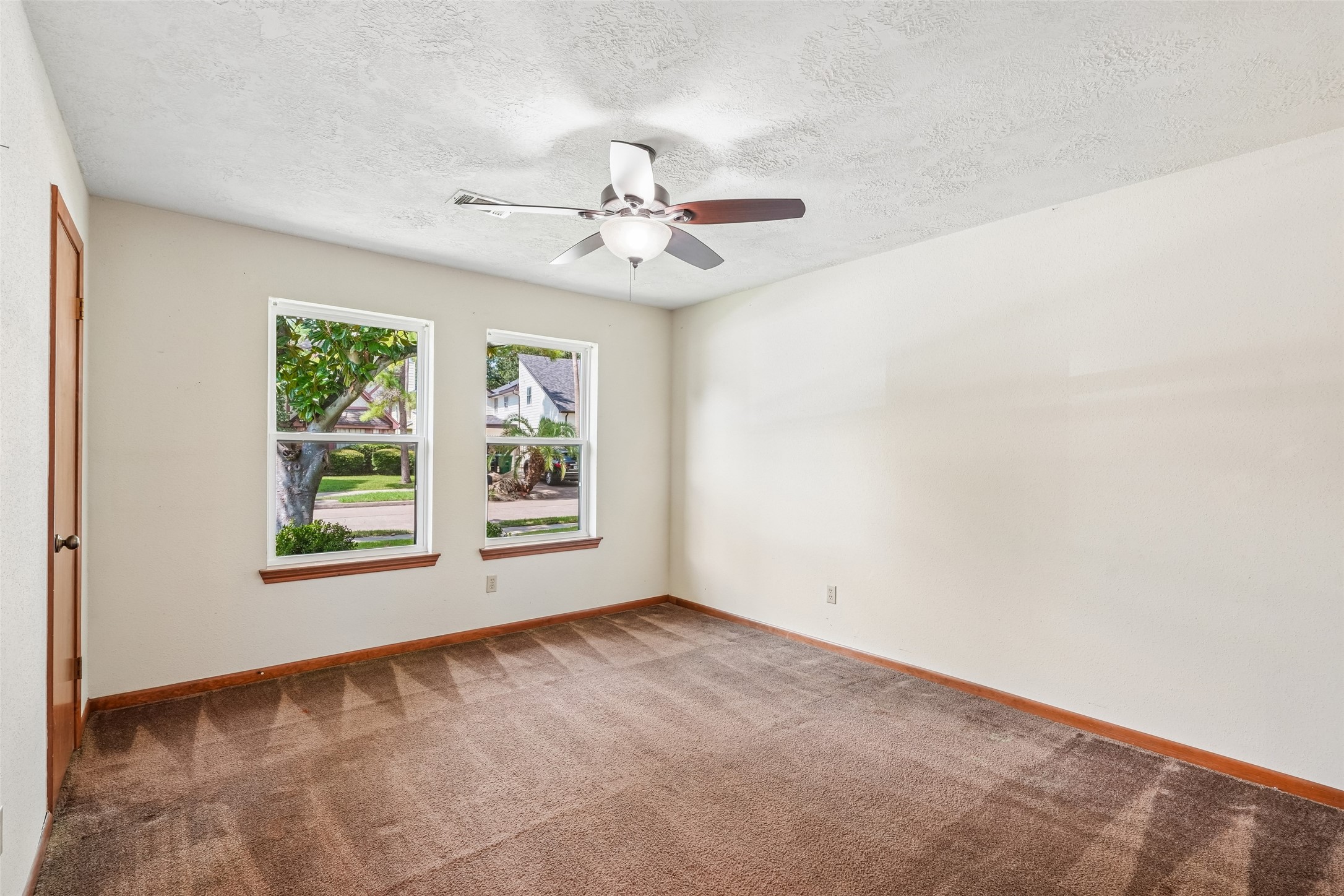 2275 Woodland Springs Street Property Photo 23