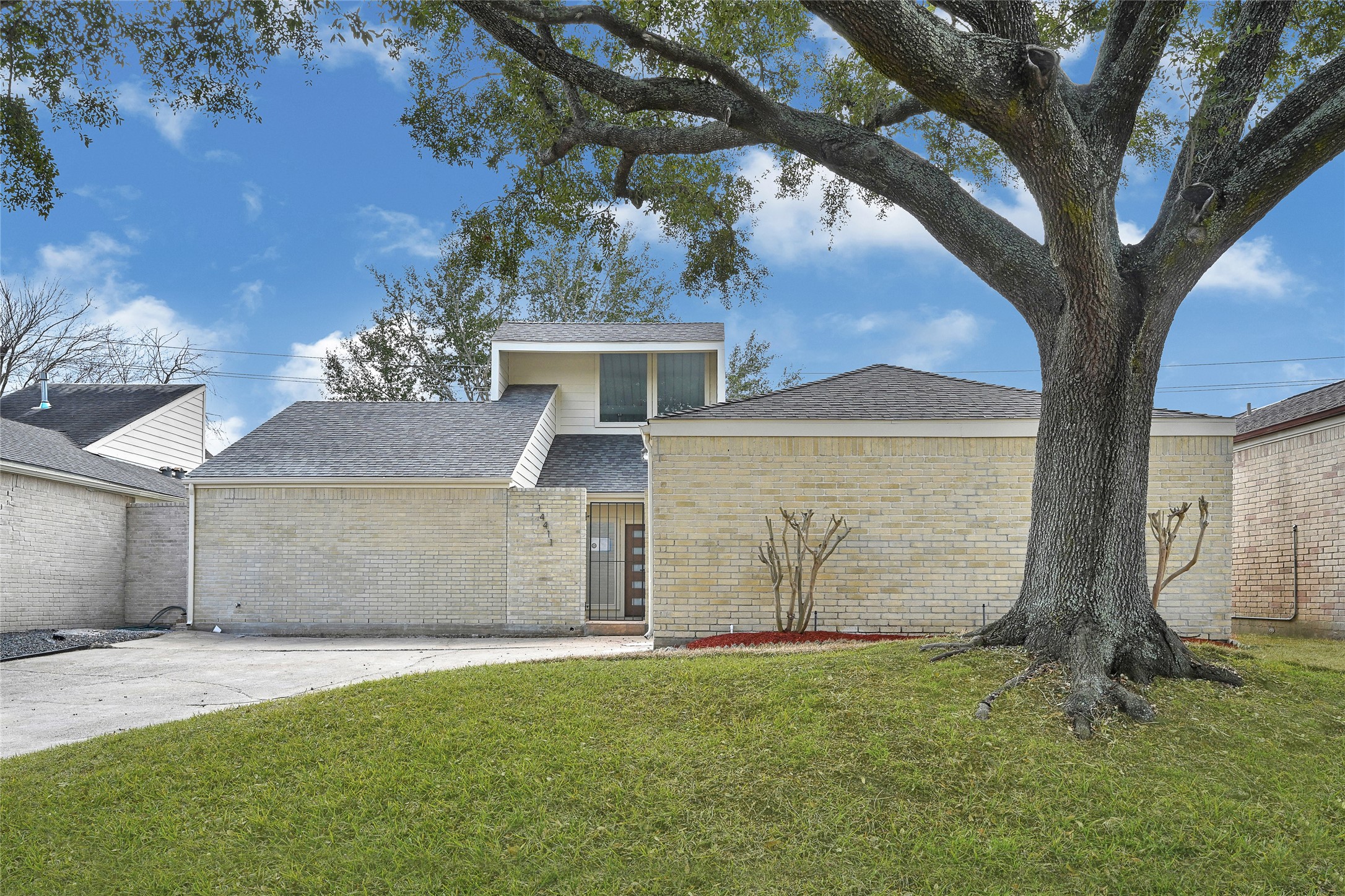 14411 Briarhills Parkway Property Photo 2
