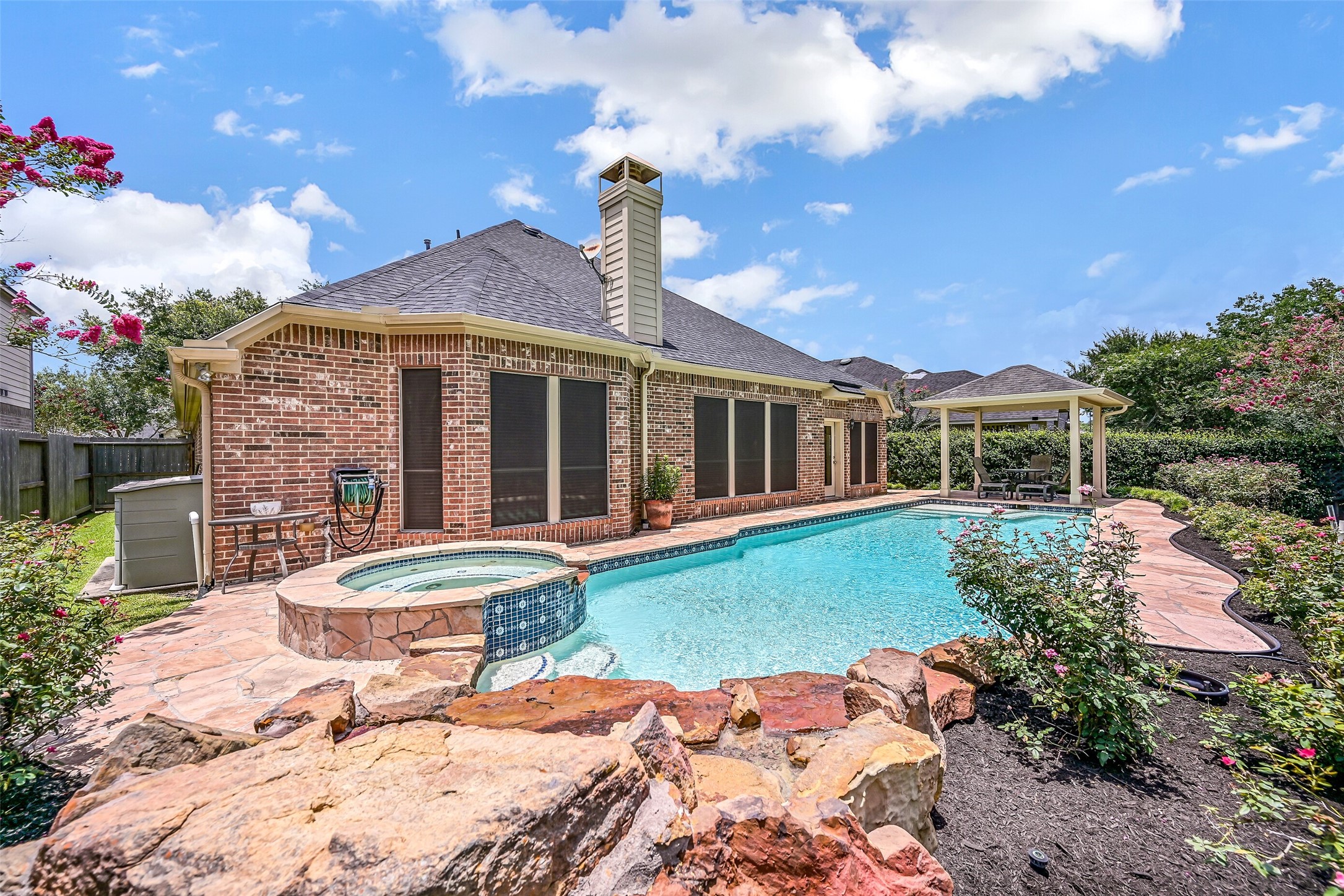 2427 Pioneer Oaks Drive Property Photo 2