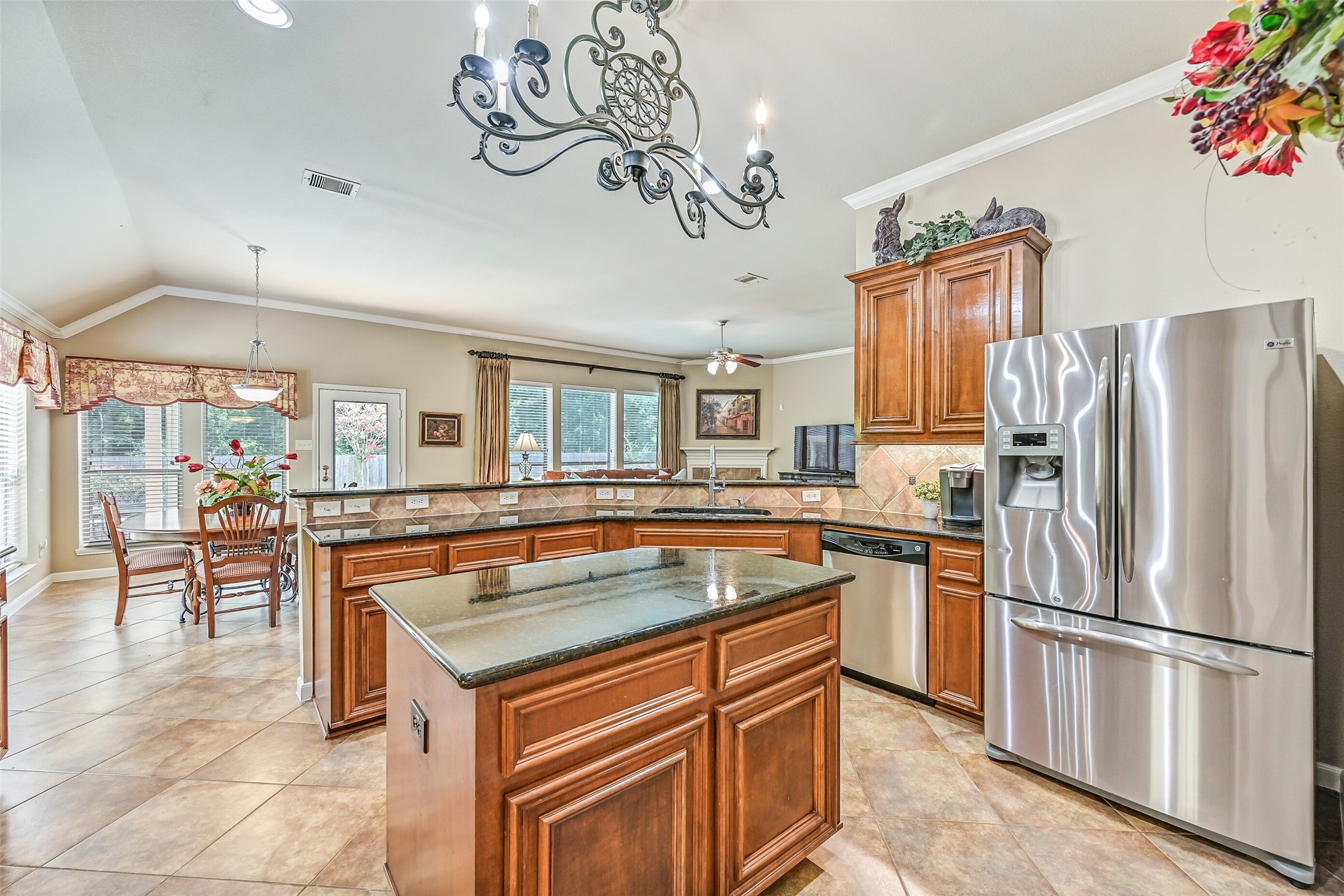 2427 Pioneer Oaks Drive Property Photo 4